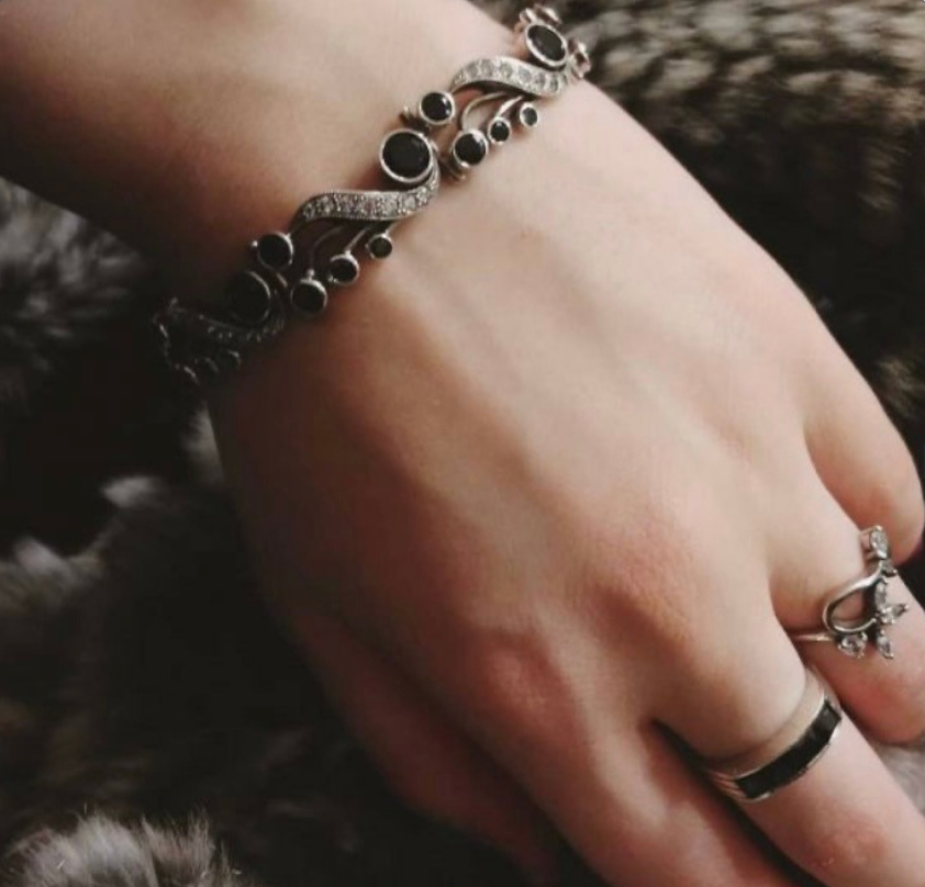 Armketten & Armbänder: Schmuck, der begleitet.