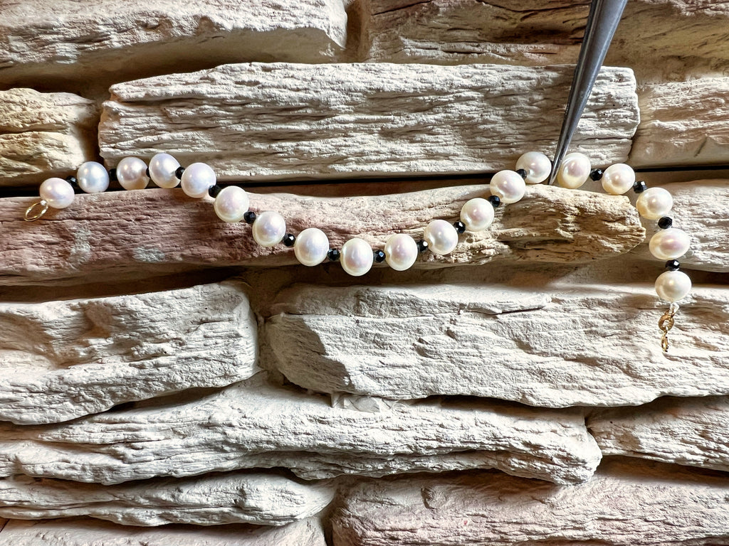 585er Gold-Armband Süßwasser Zuchtperlen & Spinell - 21 cm - UNIKAT