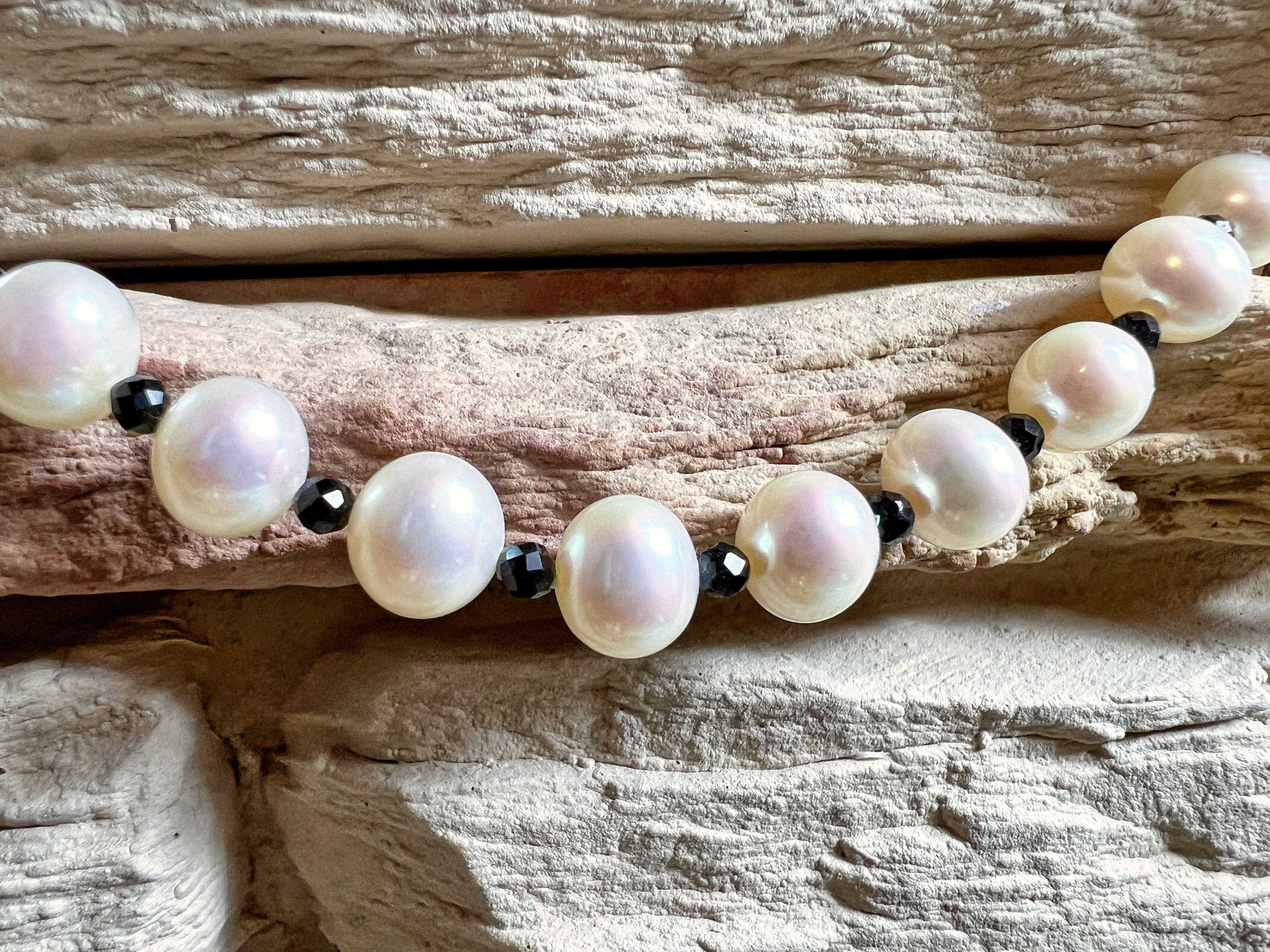 585er Gold-Armband Süßwasser Zuchtperlen & Spinell - 21 cm - UNIKAT