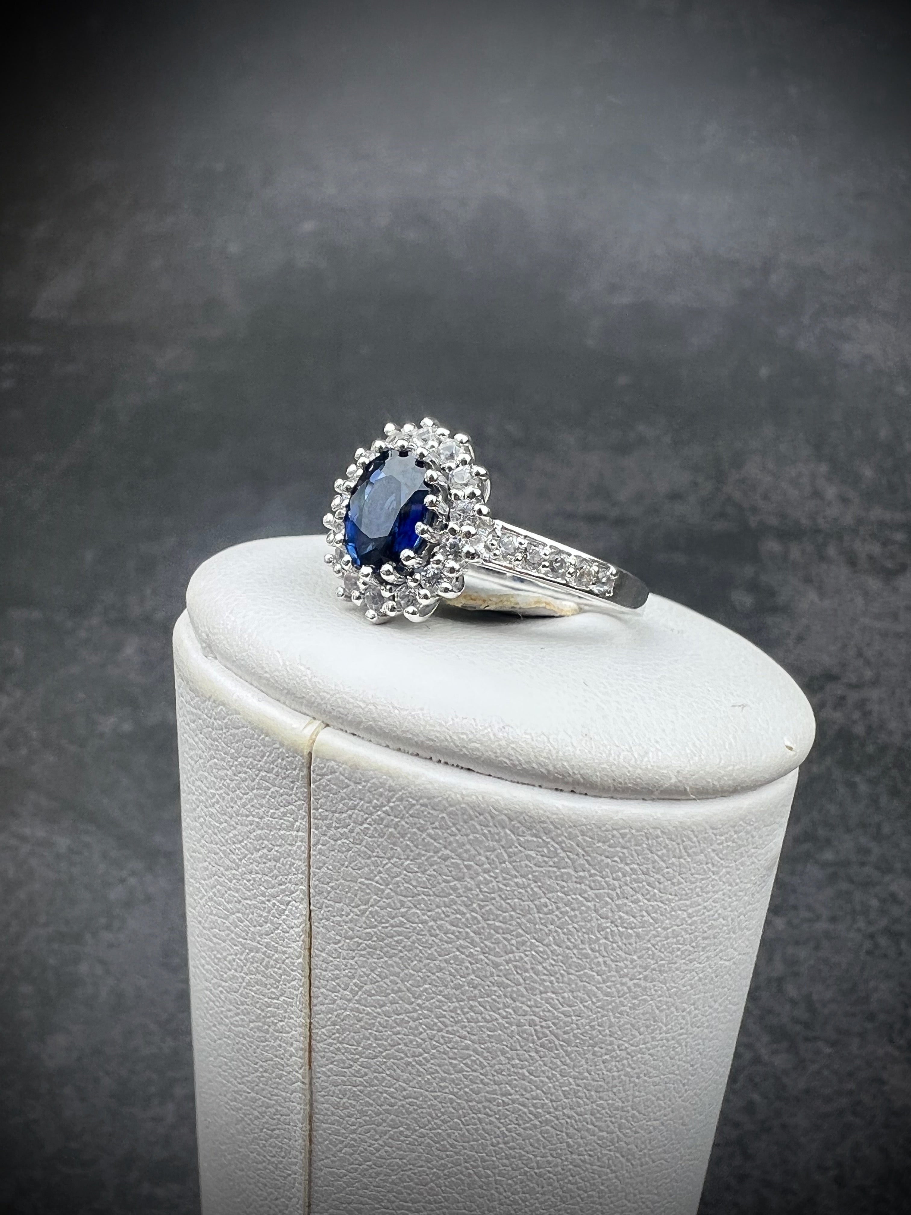 Luxus-Unikat Saphirring – 585er Weißgold - Lady-Diana-Stil