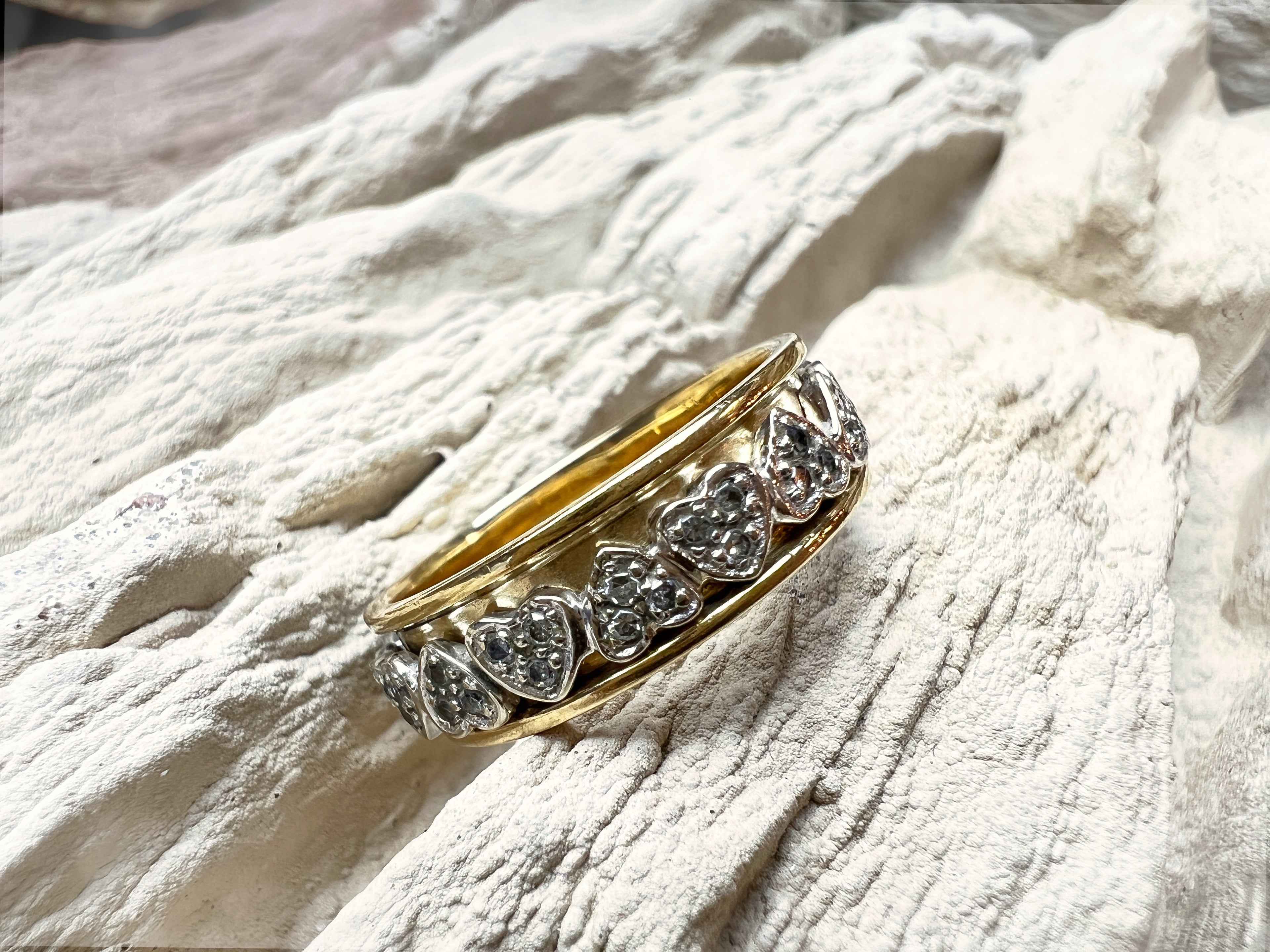 Second-Hand Goldring mit Herz-Diamanten – 750 Gold | 0,38 ct | 7,1 g