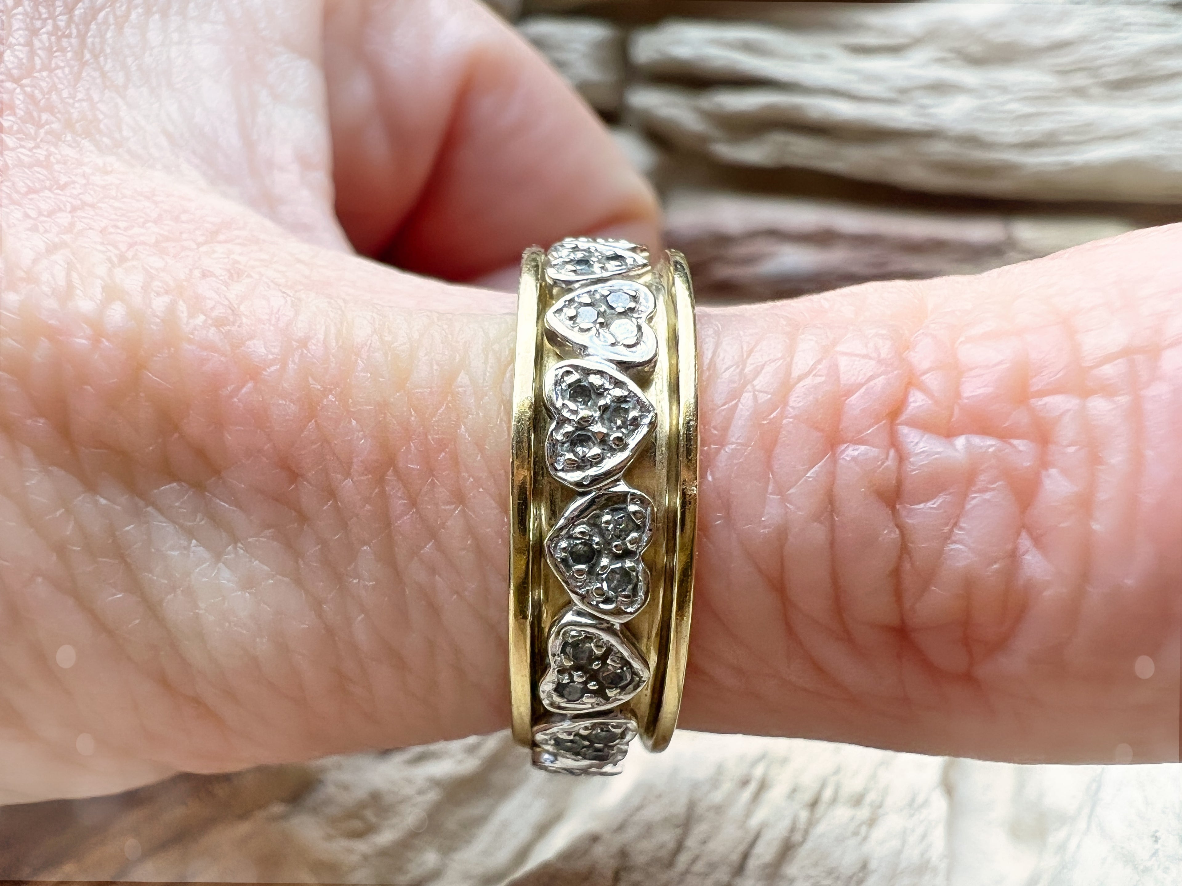 Second-Hand Goldring mit Herz-Diamanten – 750 Gold | 0,38 ct | 7,1 g