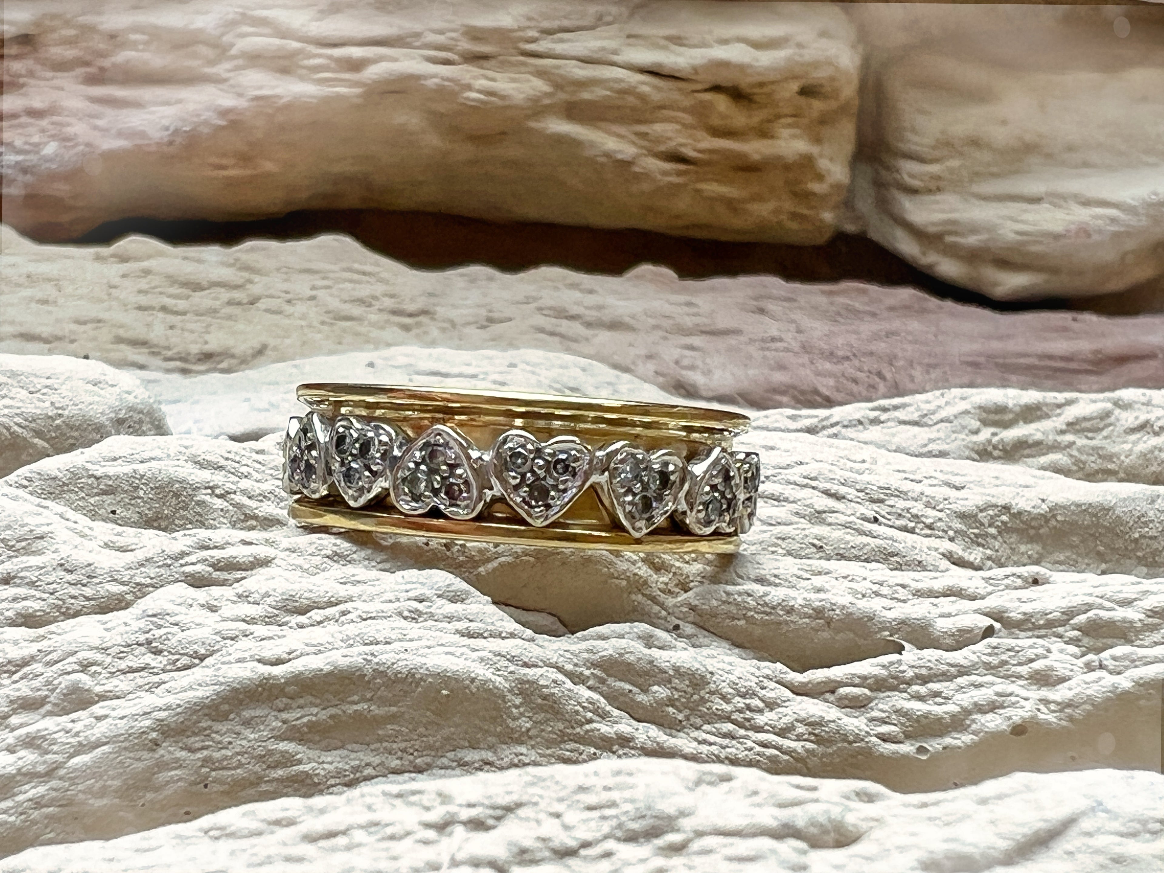 Second-Hand Goldring mit Herz-Diamanten – 750 Gold | 0,38 ct | 7,1 g