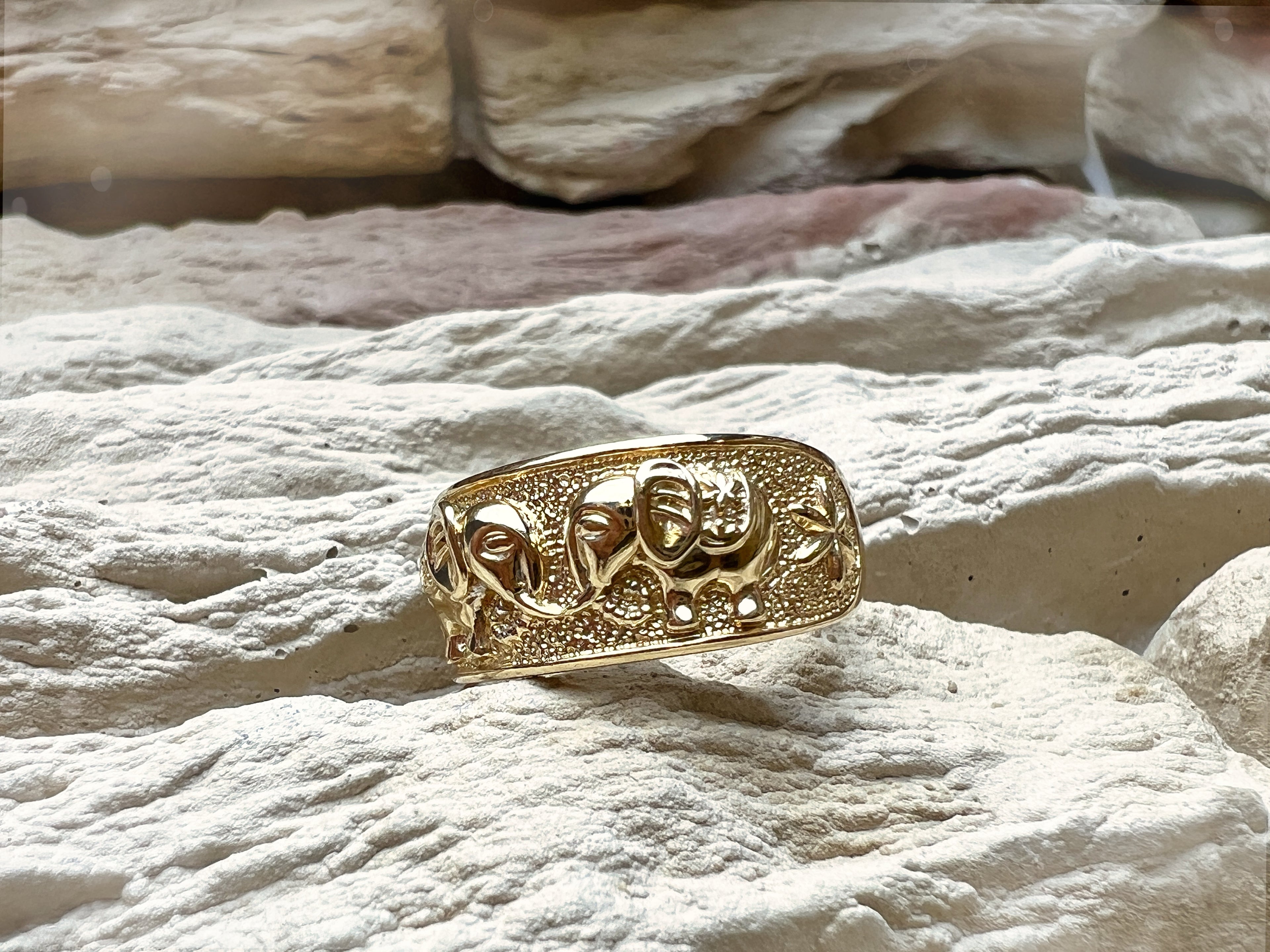 Elefant-Ring aus 585er Gold mit schöner Symbolik – Nr. 59-60 (19-20)