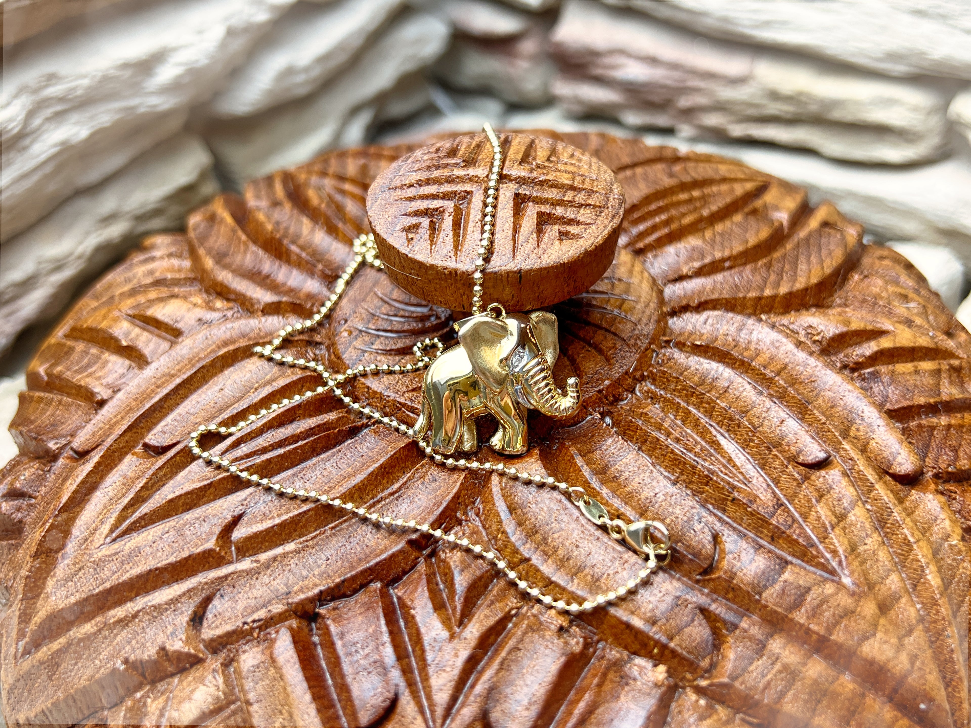 Elefant-Kette aus 585er Gold mit schöner Symbolik & zartem Diamanten – Länge: 42 cm