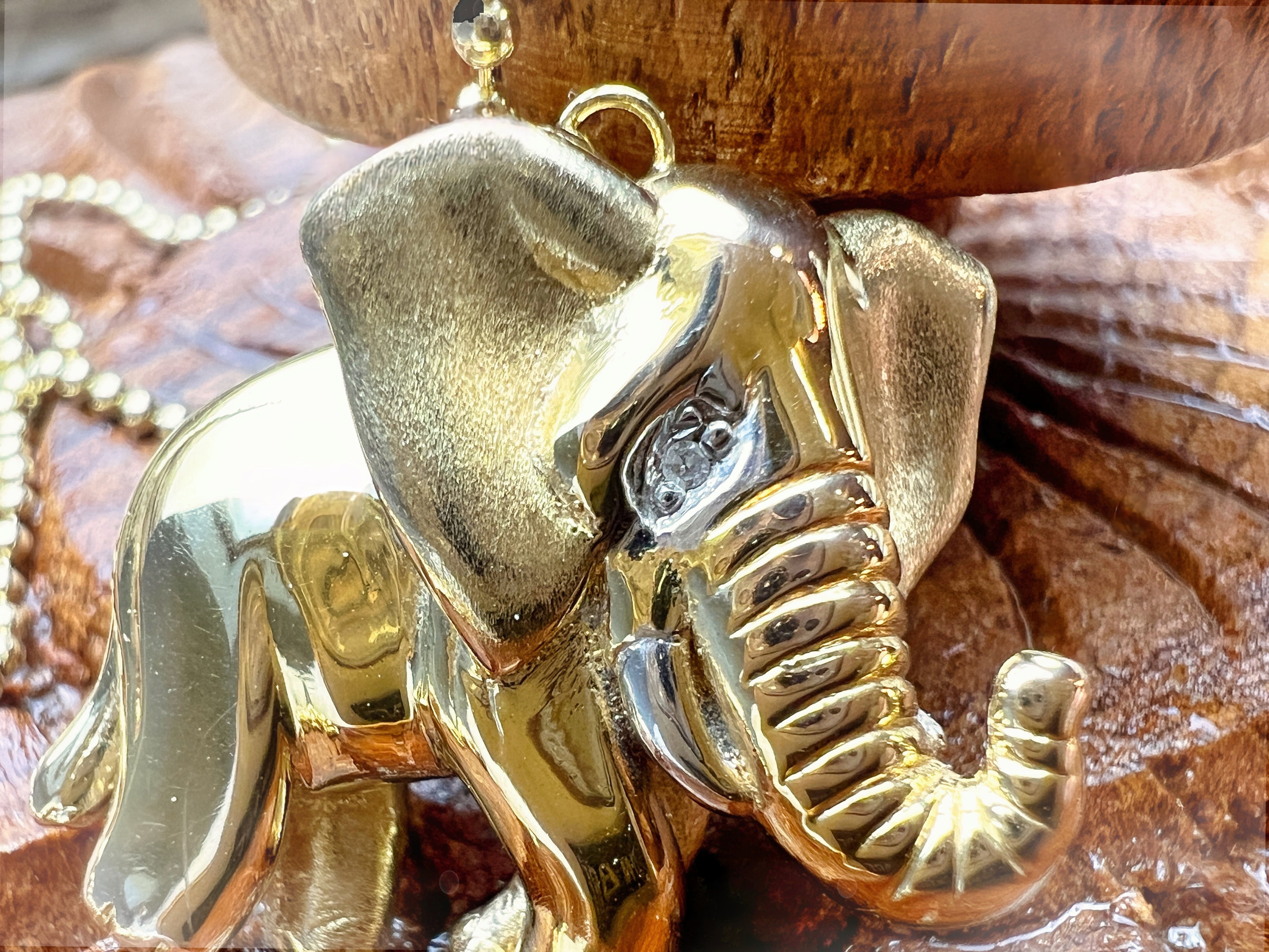 Elefant-Kette aus 585er Gold mit schöner Symbolik & zartem Diamanten – Länge: 42 cm