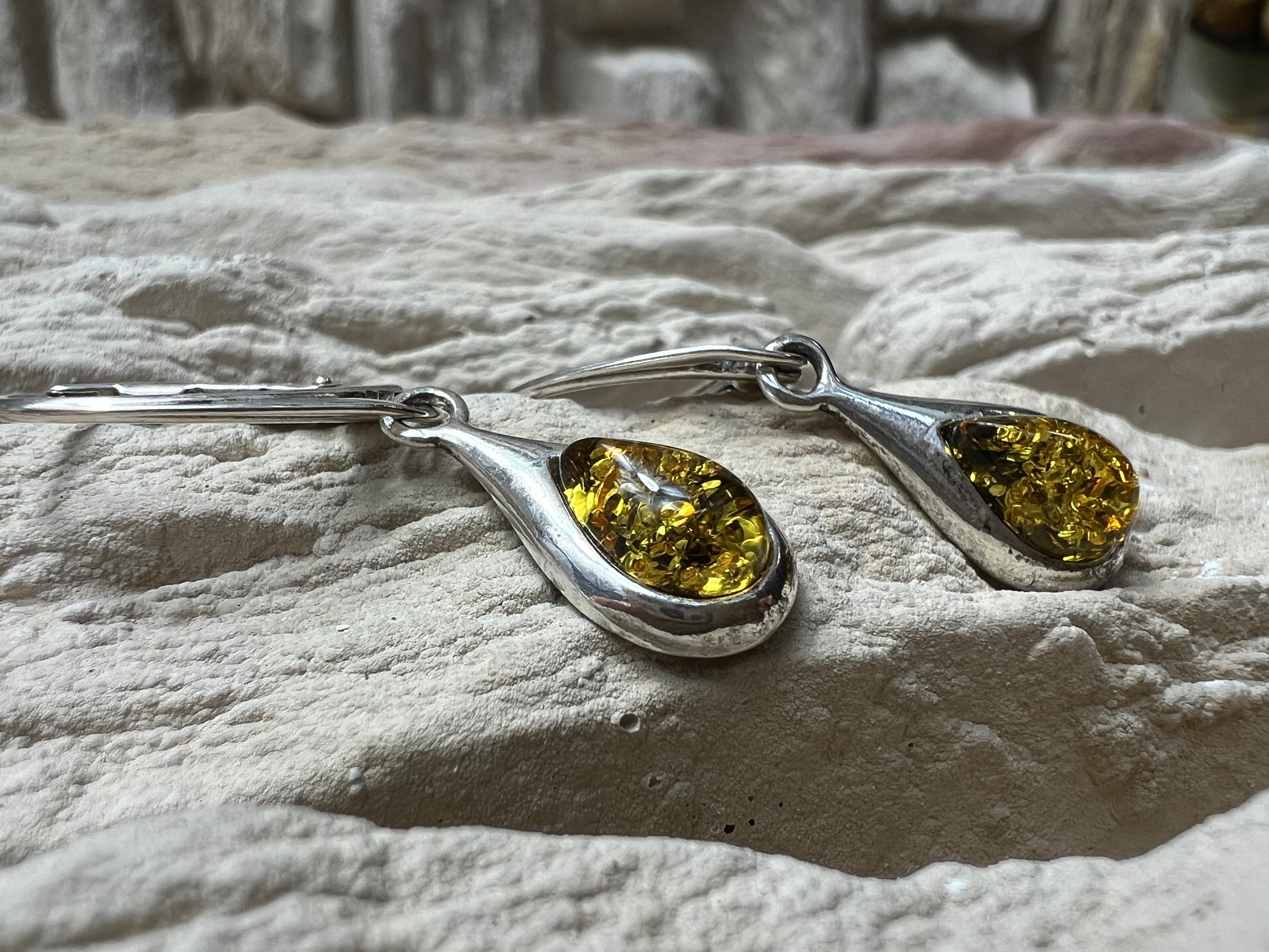 925er Sterling Silber Ohrringe Tropfen - grüner Naturbernstein - UNIKAT