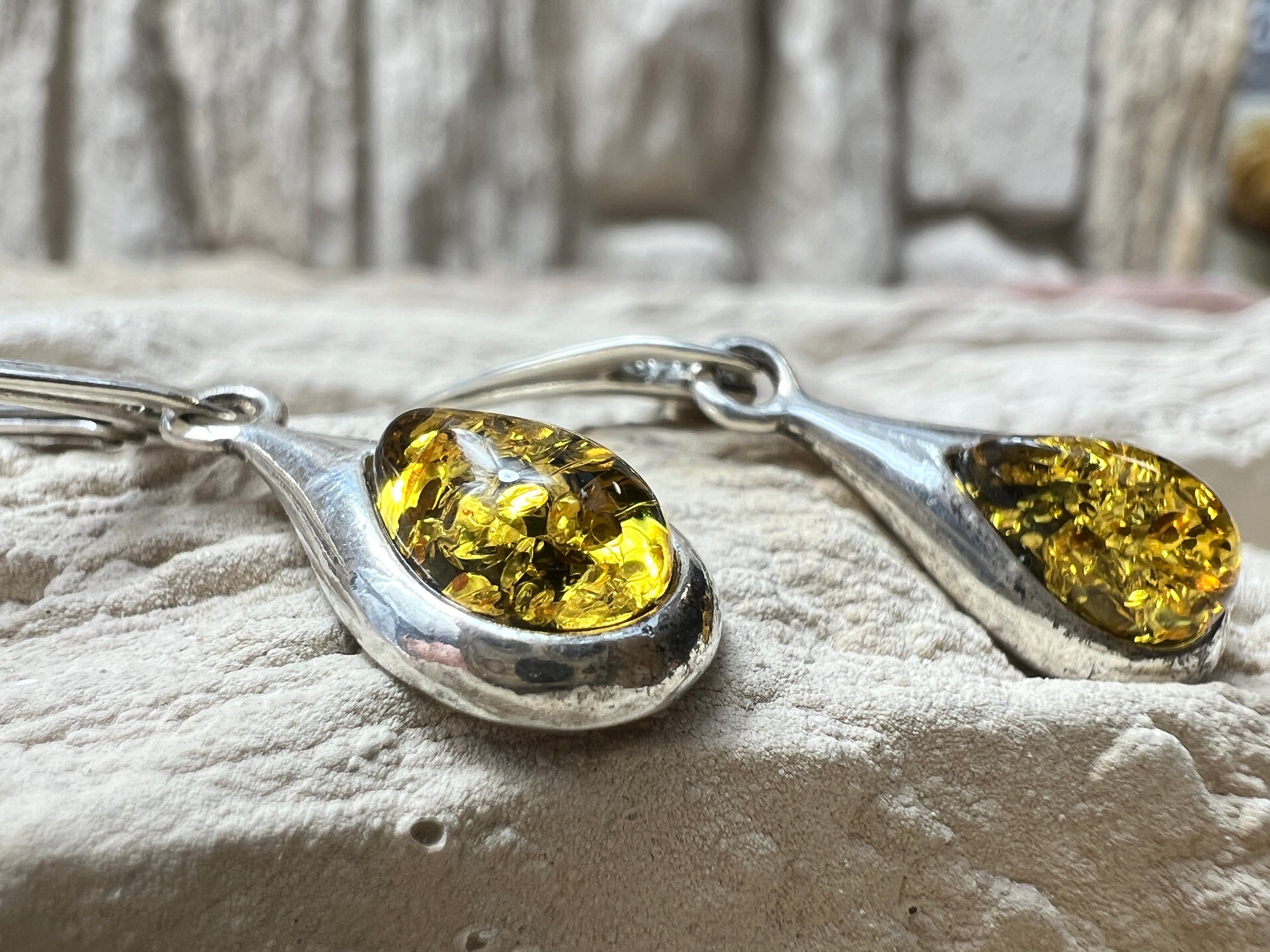 925er Sterling Silber Ohrringe Tropfen - grüner Naturbernstein - UNIKAT