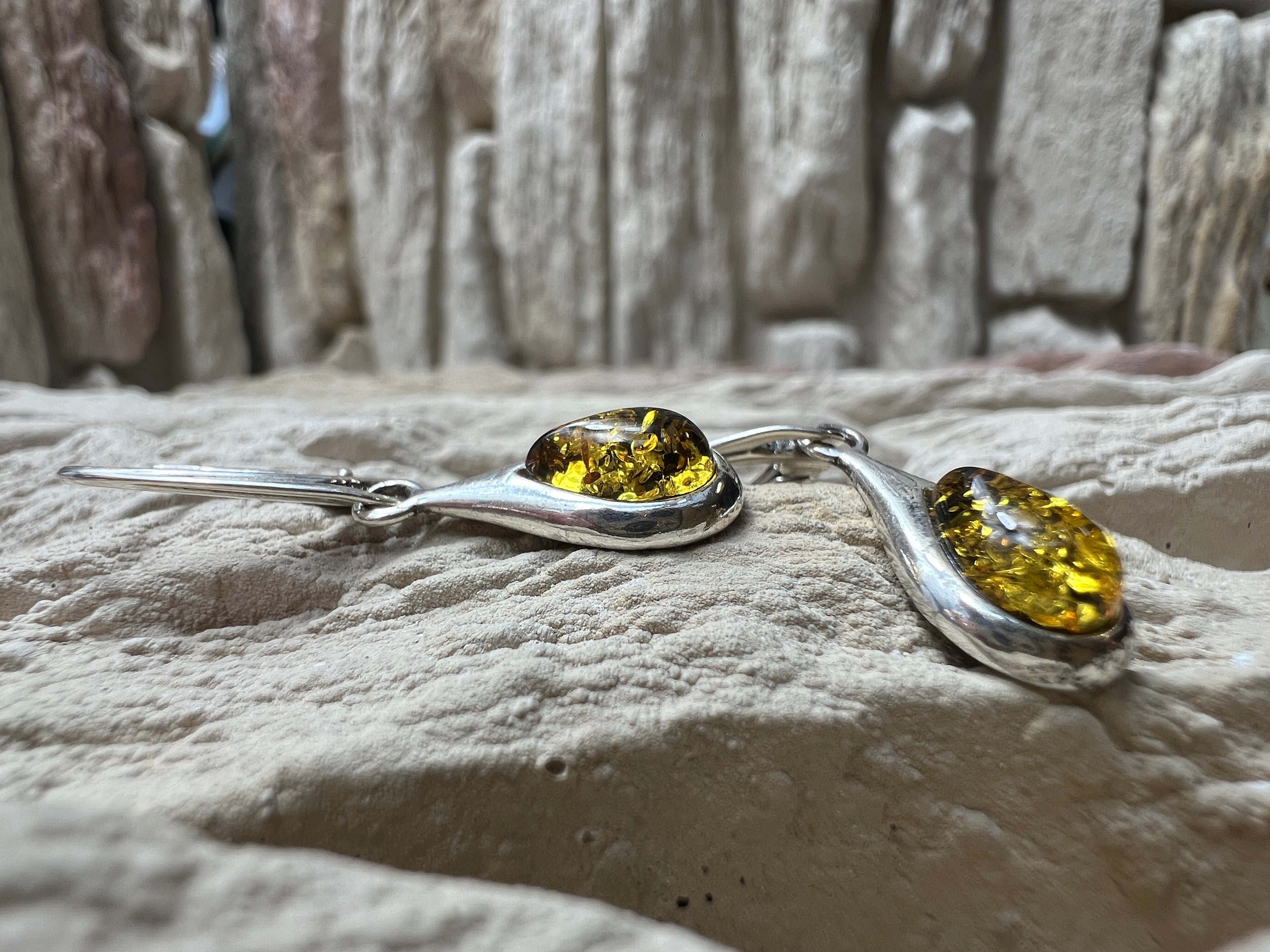 925er Sterling Silber Ohrringe Tropfen - grüner Naturbernstein - UNIKAT