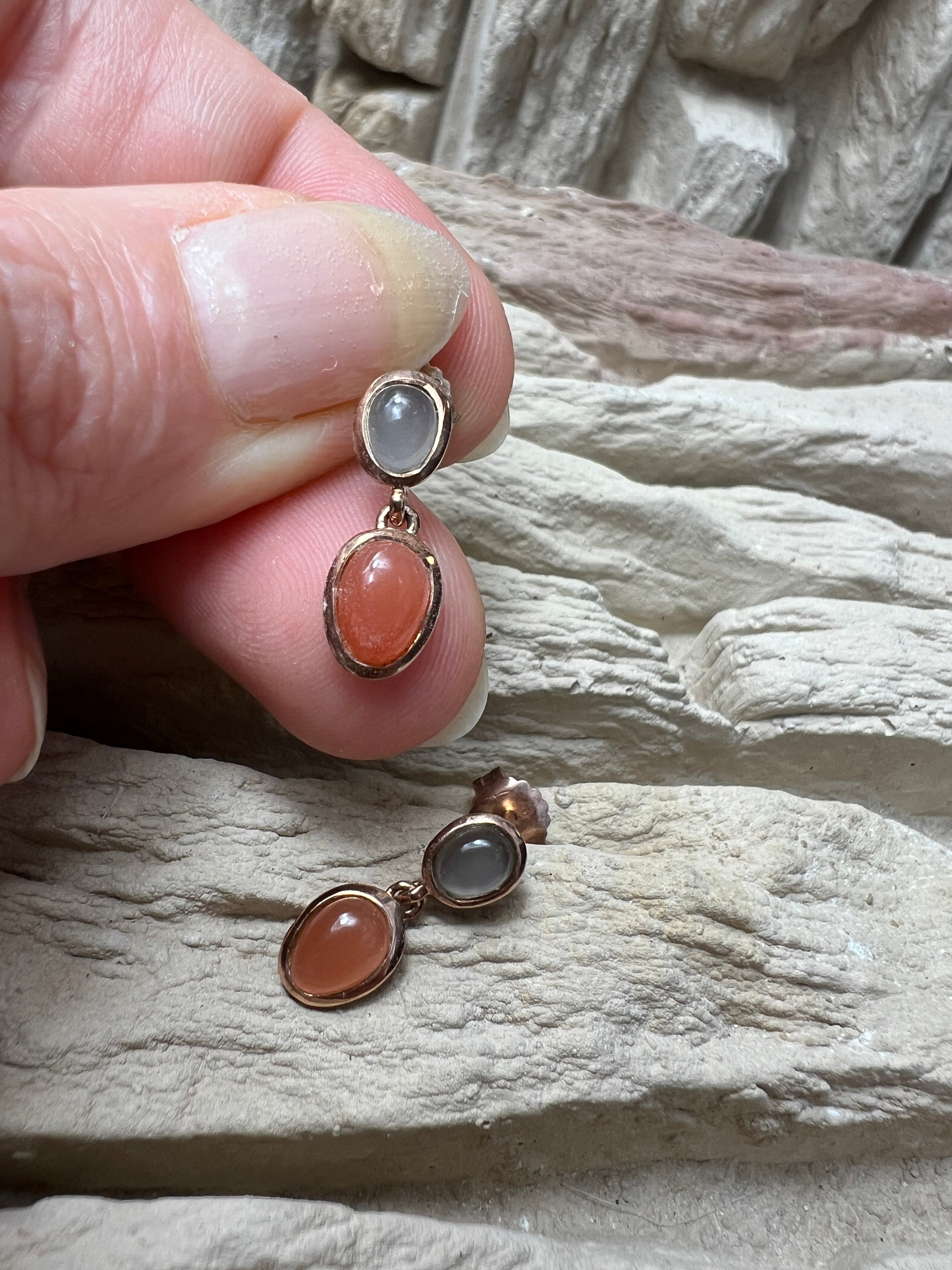 Rosé-vergoldete 925er Sterling Silber Ohrhänger - Mondstein & Karneol - UNIKAT