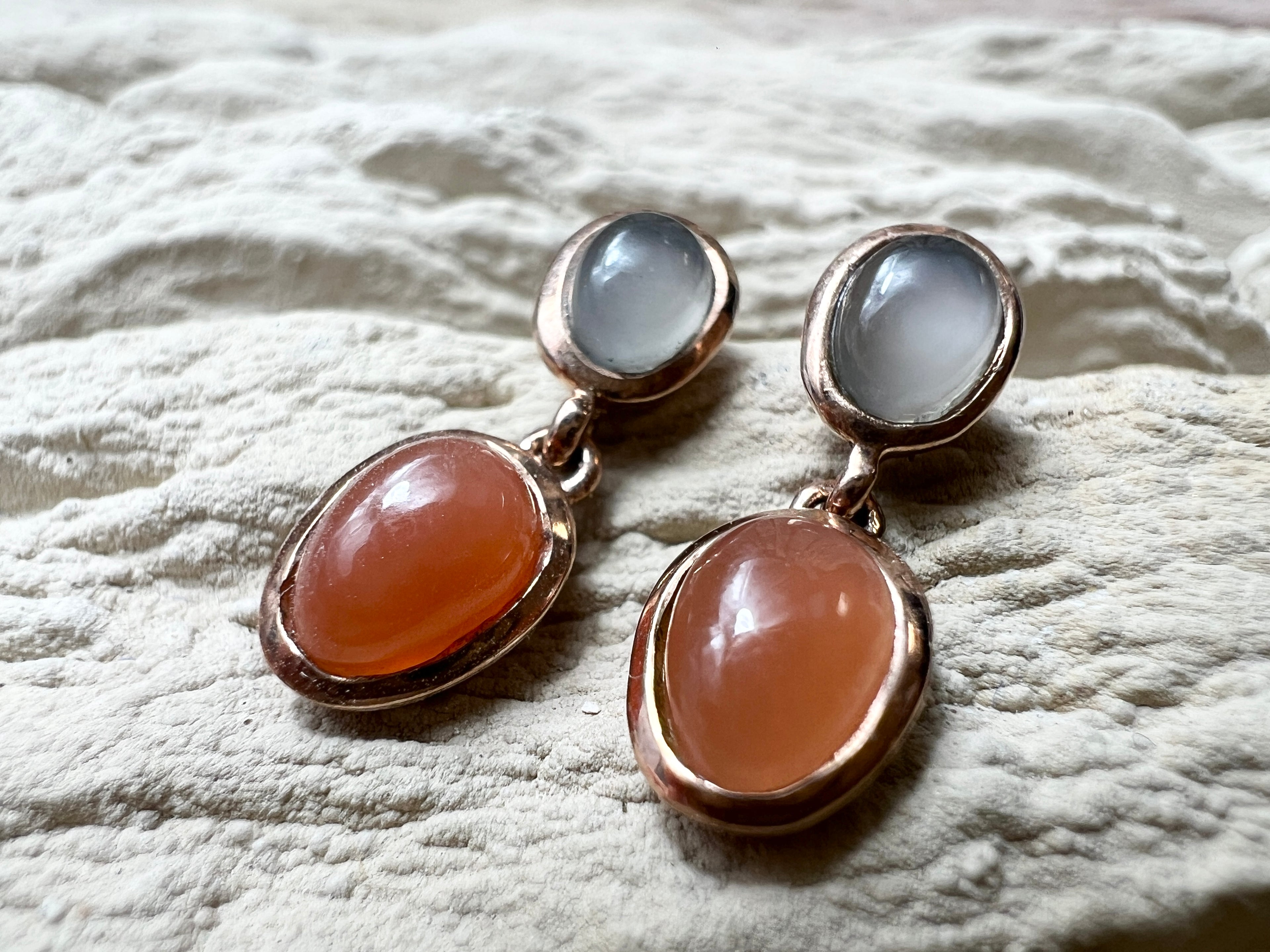 Rosé-vergoldete 925er Sterling Silber Ohrhänger - Mondstein & Karneol - UNIKAT