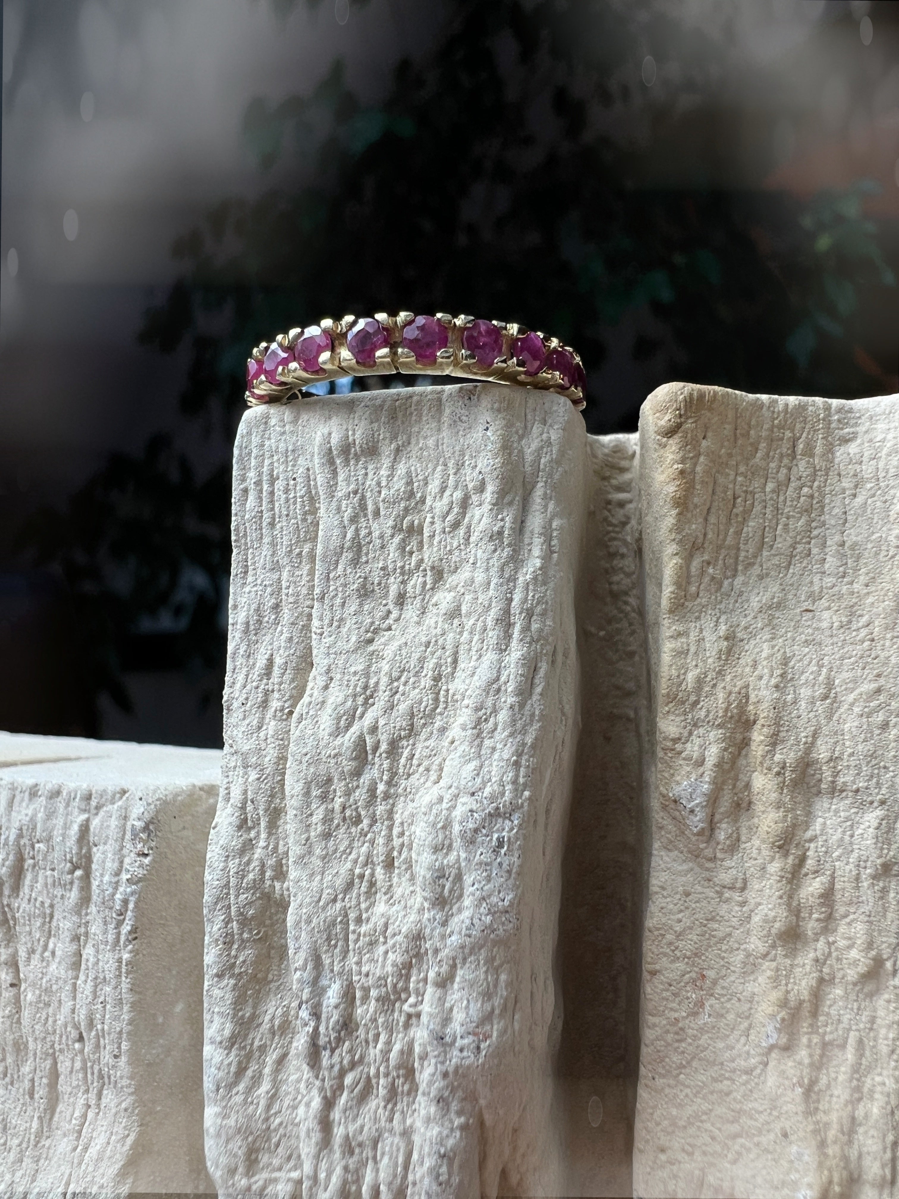 Memory-Ring aus 333er Gold mit funkelnden Rubinen – Nr. 54 (14)