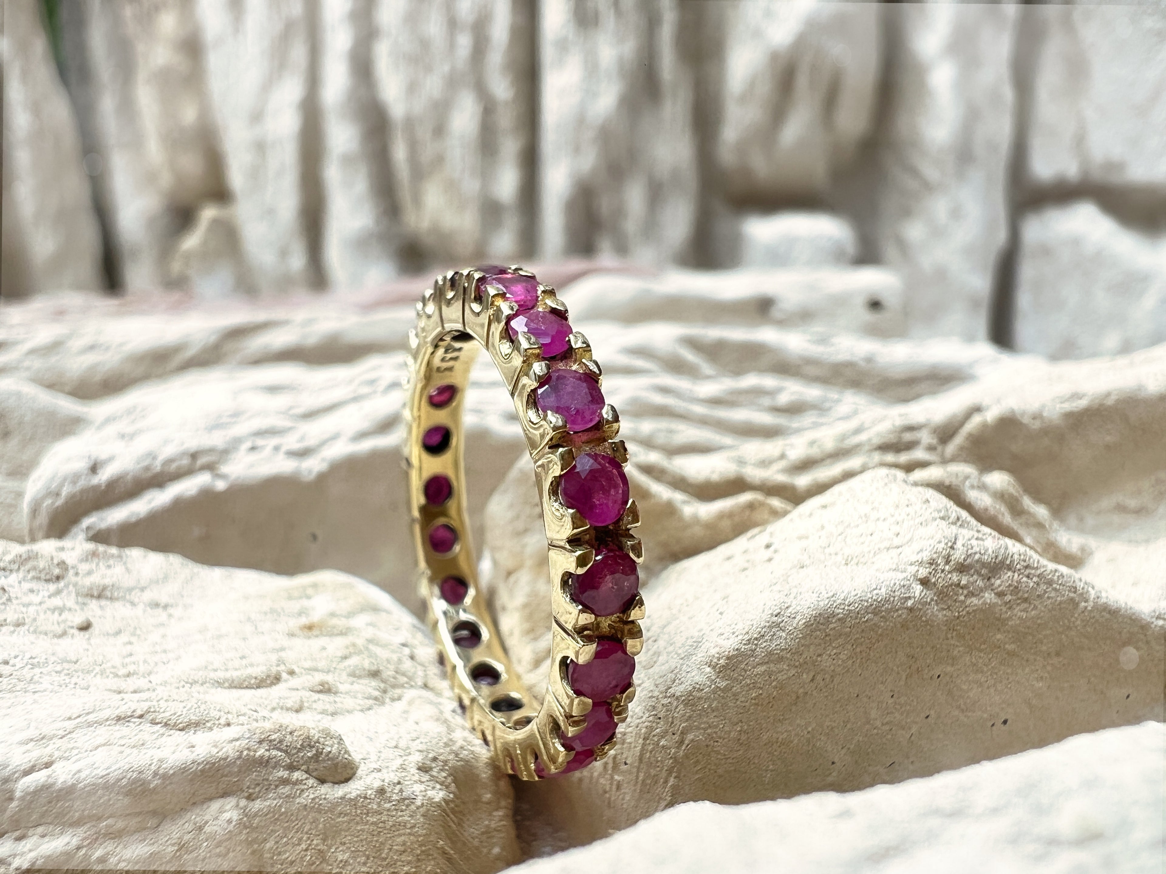 Memory-Ring aus 333er Gold mit funkelnden Rubinen – Nr. 54 (14)