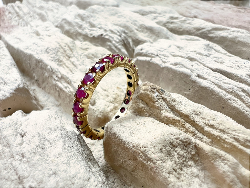 Memory-Ring aus 333er Gold mit funkelnden Rubinen – Nr. 54 (14)