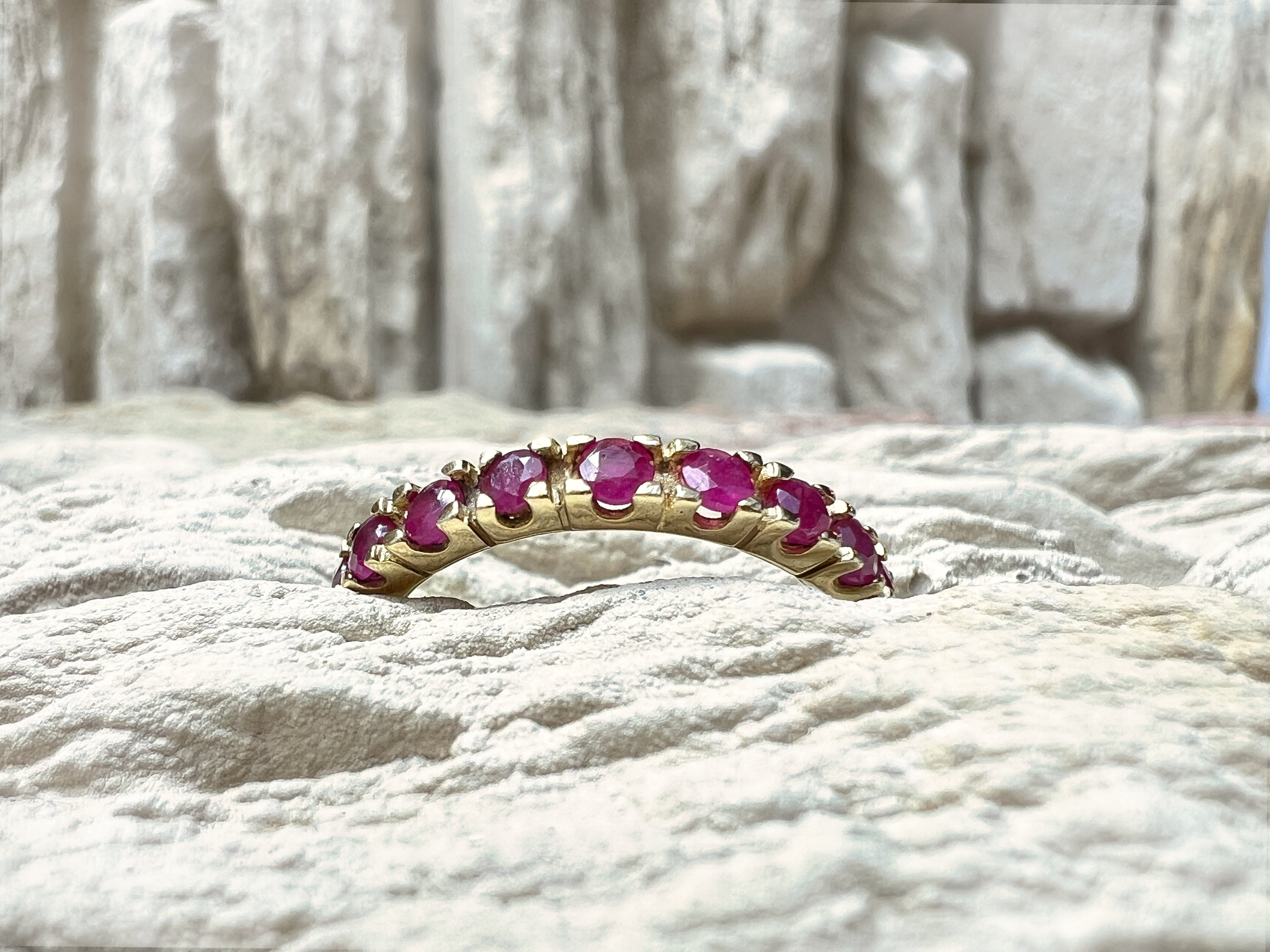 Memory-Ring aus 333er Gold mit funkelnden Rubinen – Nr. 54 (14)