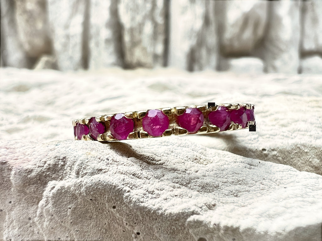 Memory-Ring aus 333er Gold mit funkelnden Rubinen – Nr. 54 (14)