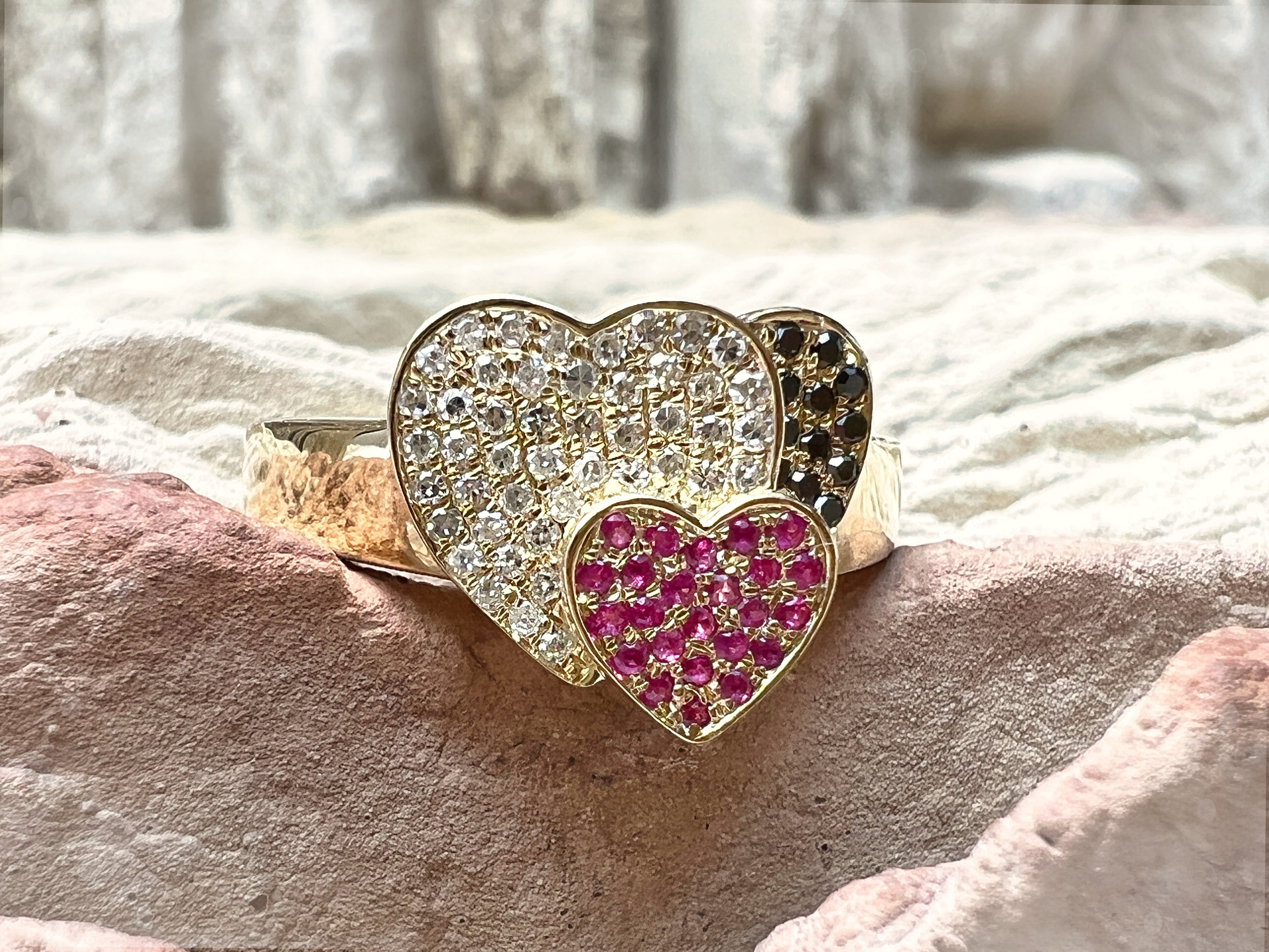 Herz-Ring aus 585er Gold mit Diamanten, Rubinen & Onyx – Nr. 58 (18)