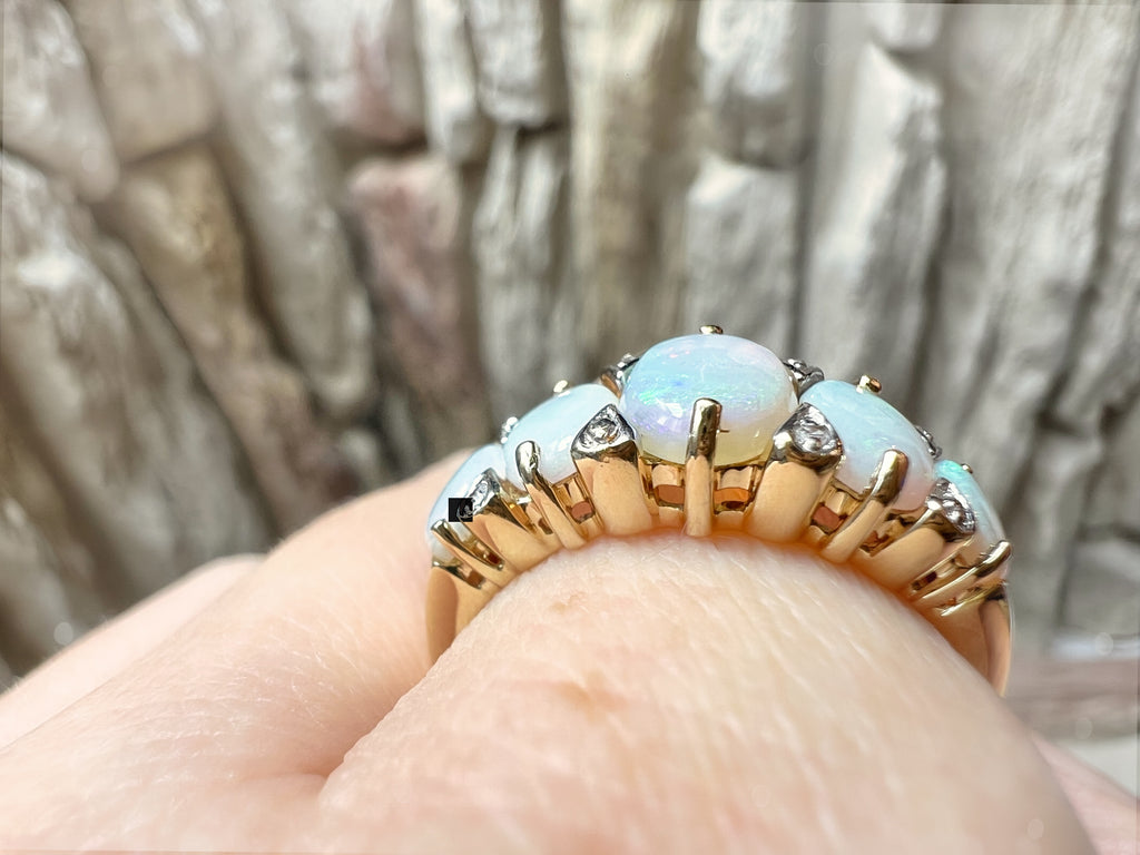 LUXUS-Ring aus 585er Gold mit schimmernden Opalen – Nr. 57-58 (17-18)