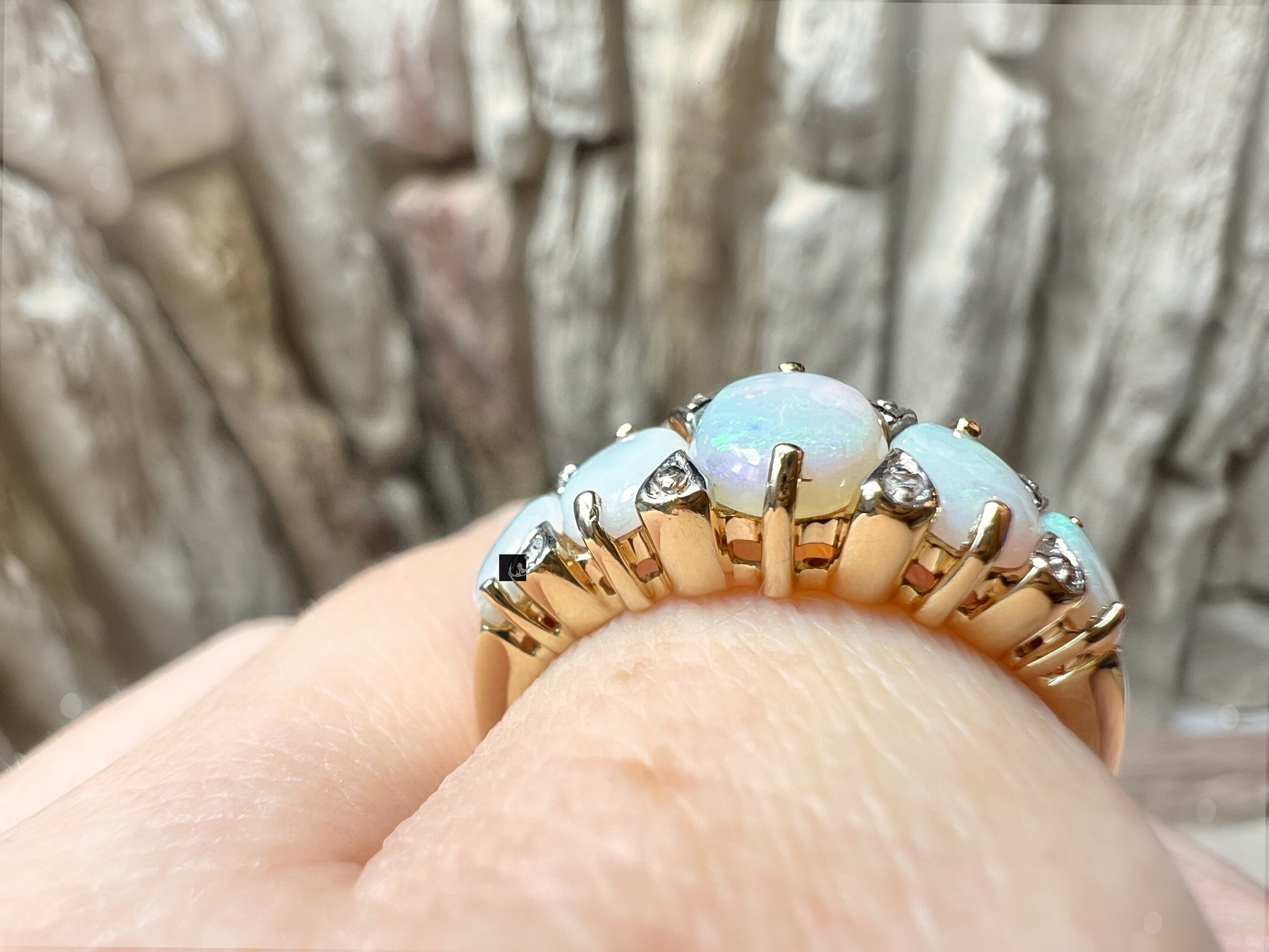 LUXUS-Ring aus 585er Gold mit schimmernden Opalen – Nr. 57-58 (17-18)