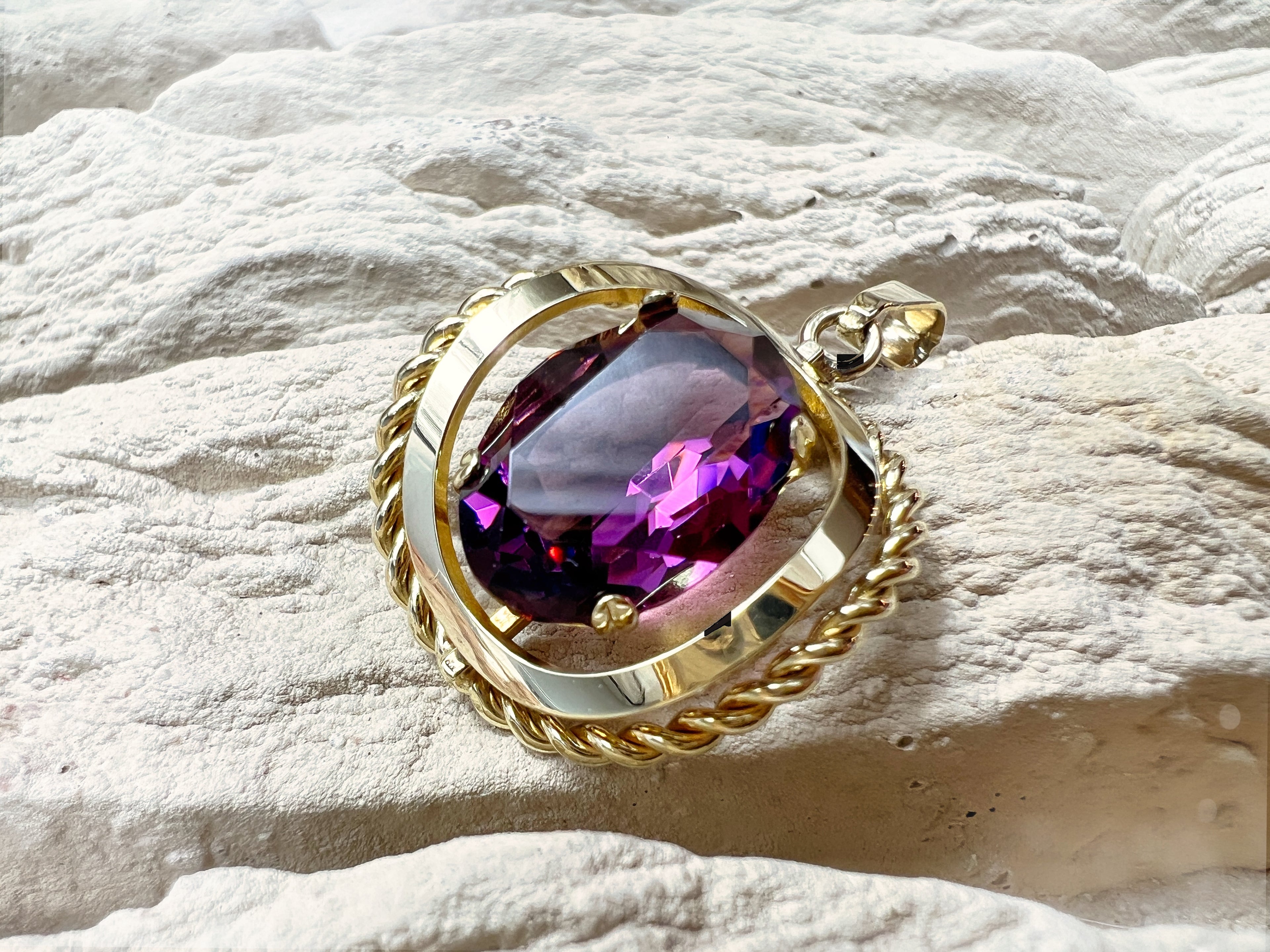 VINTAGE/MODERN Amethyst-Anhänger aus 333er Gold - Amethyst – Kraft, Eleganz & innere Ruhe