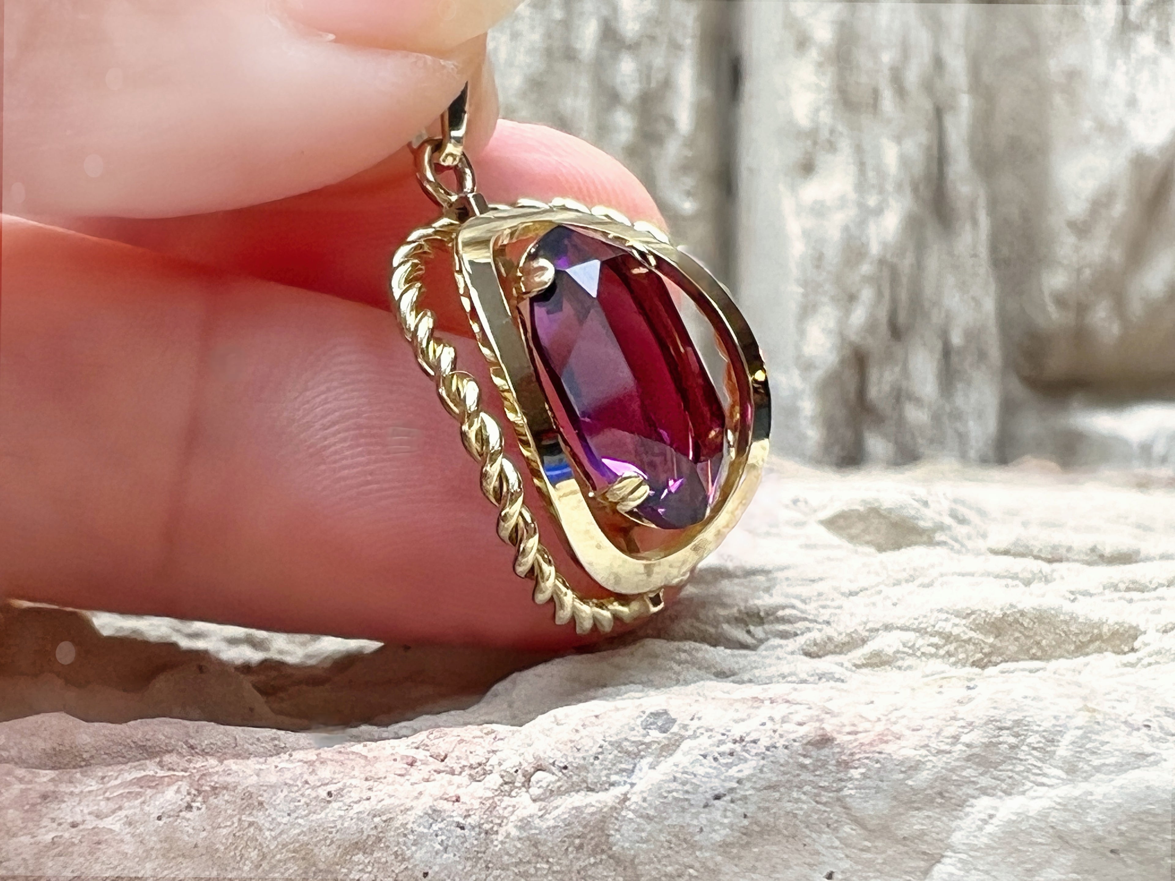 VINTAGE/MODERN Amethyst-Anhänger aus 333er Gold - Amethyst – Kraft, Eleganz & innere Ruhe