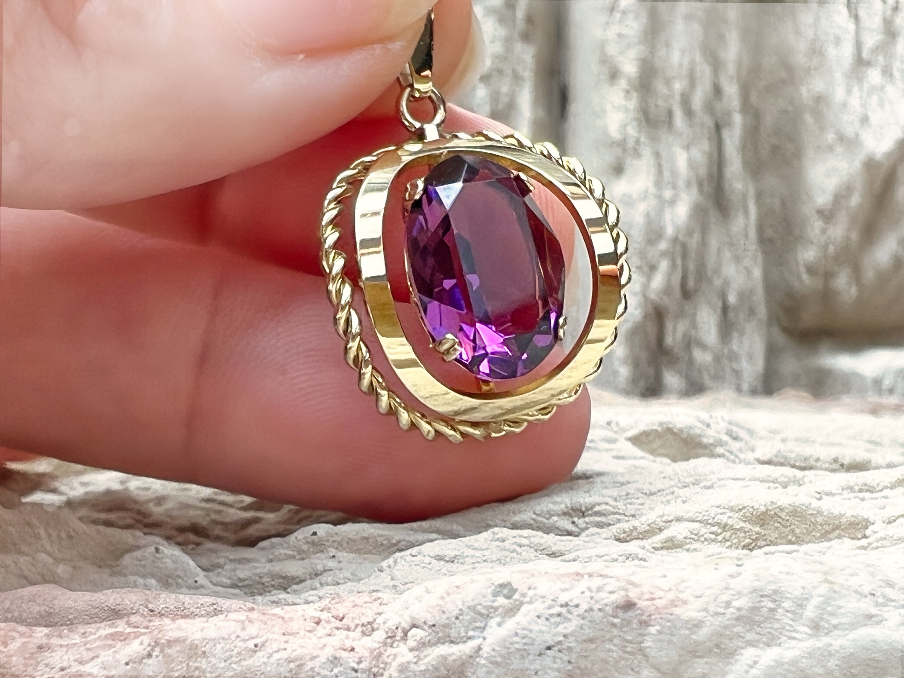 VINTAGE/MODERN Amethyst-Anhänger aus 333er Gold - Amethyst – Kraft, Eleganz & innere Ruhe