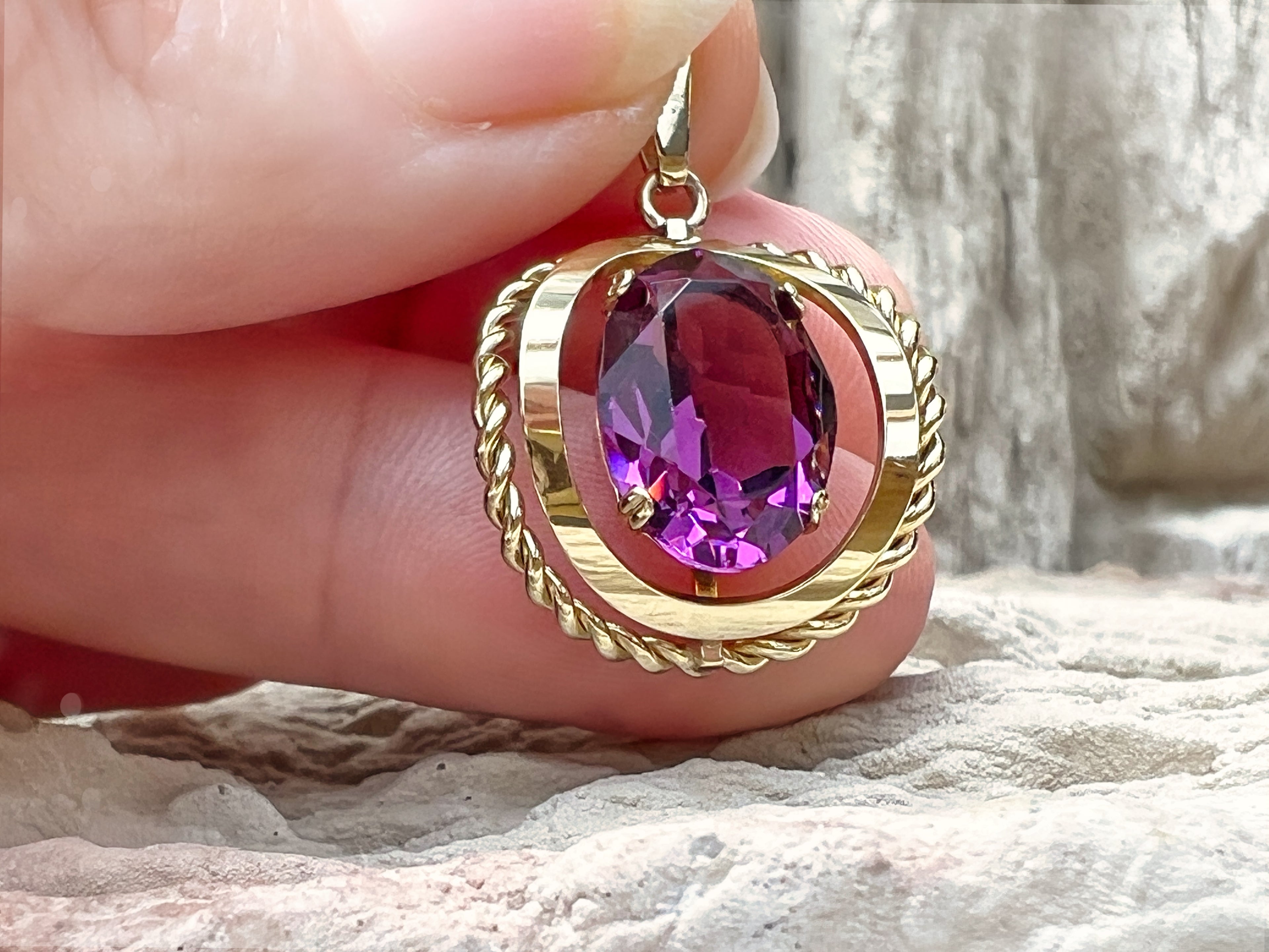 VINTAGE/MODERN Amethyst-Anhänger aus 333er Gold - Amethyst – Kraft, Eleganz & innere Ruhe