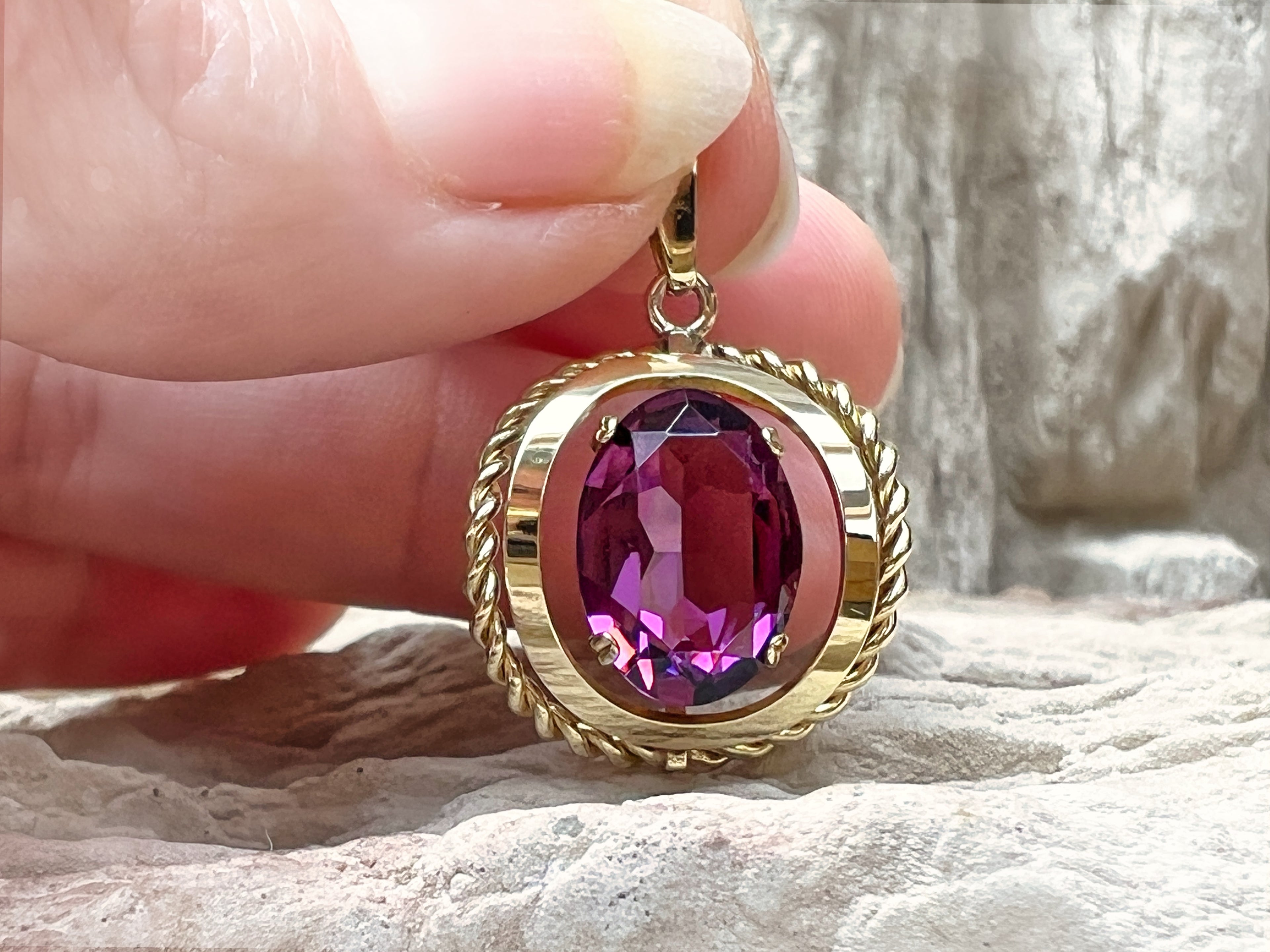 VINTAGE/MODERN Amethyst-Anhänger aus 333er Gold - Amethyst – Kraft, Eleganz & innere Ruhe