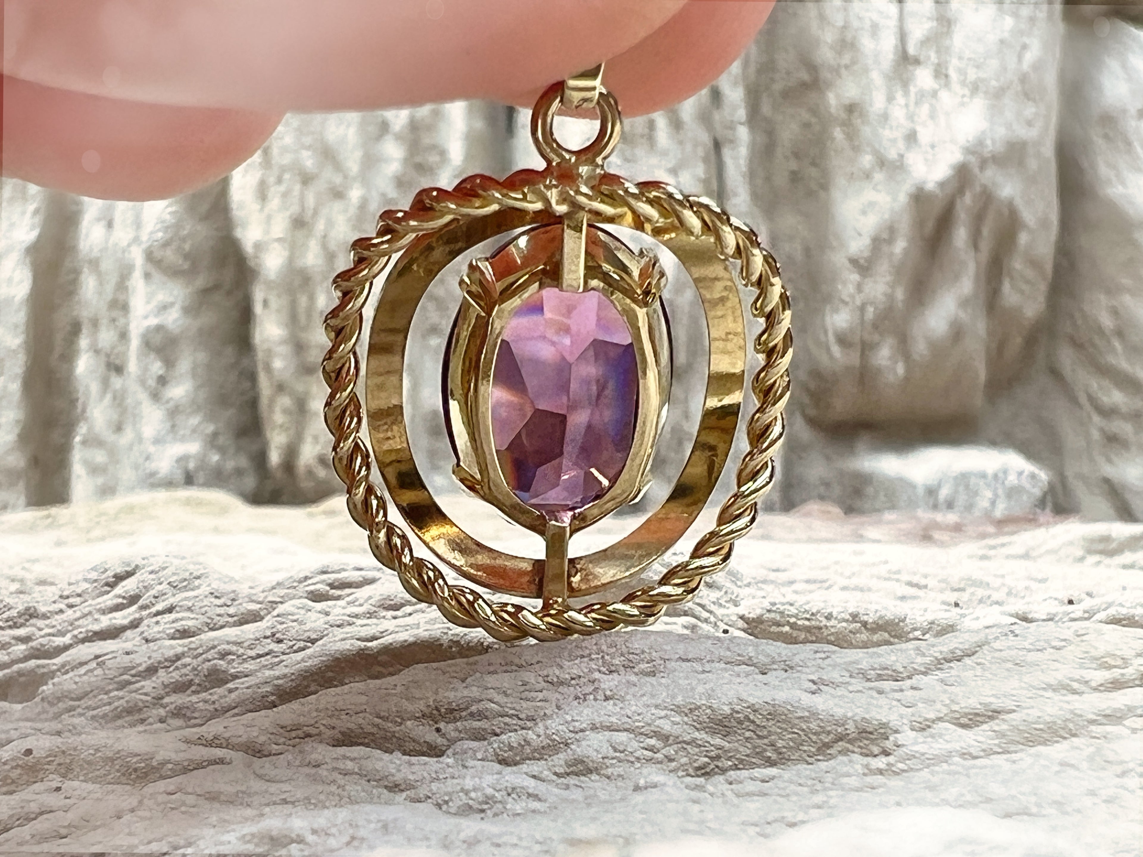 VINTAGE/MODERN Amethyst-Anhänger aus 333er Gold - Amethyst – Kraft, Eleganz & innere Ruhe