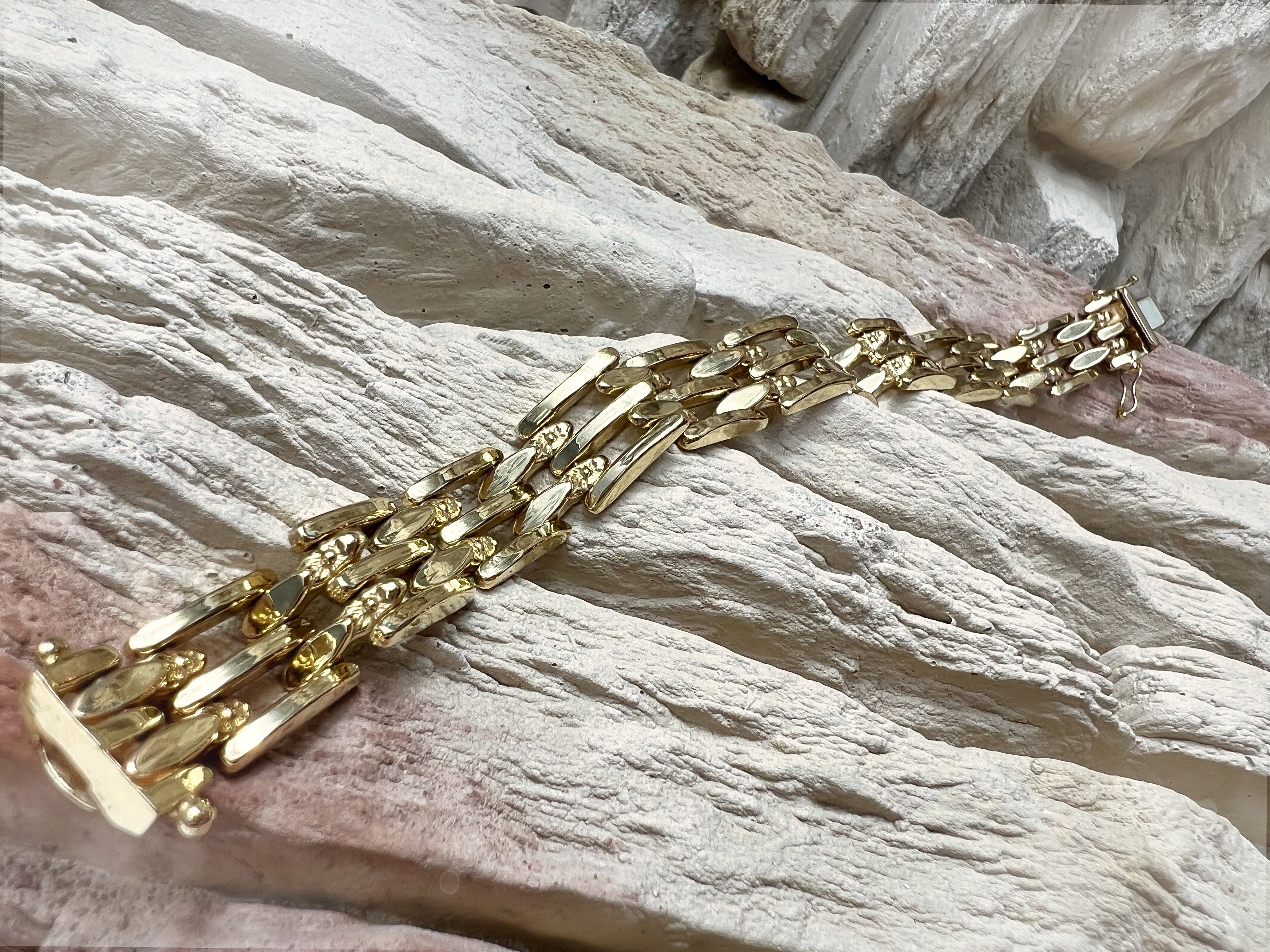 Massives 585er Goldarmband - Länge: 19 cm - Breite: 13 mm - Gewicht: 20,5 Gramm