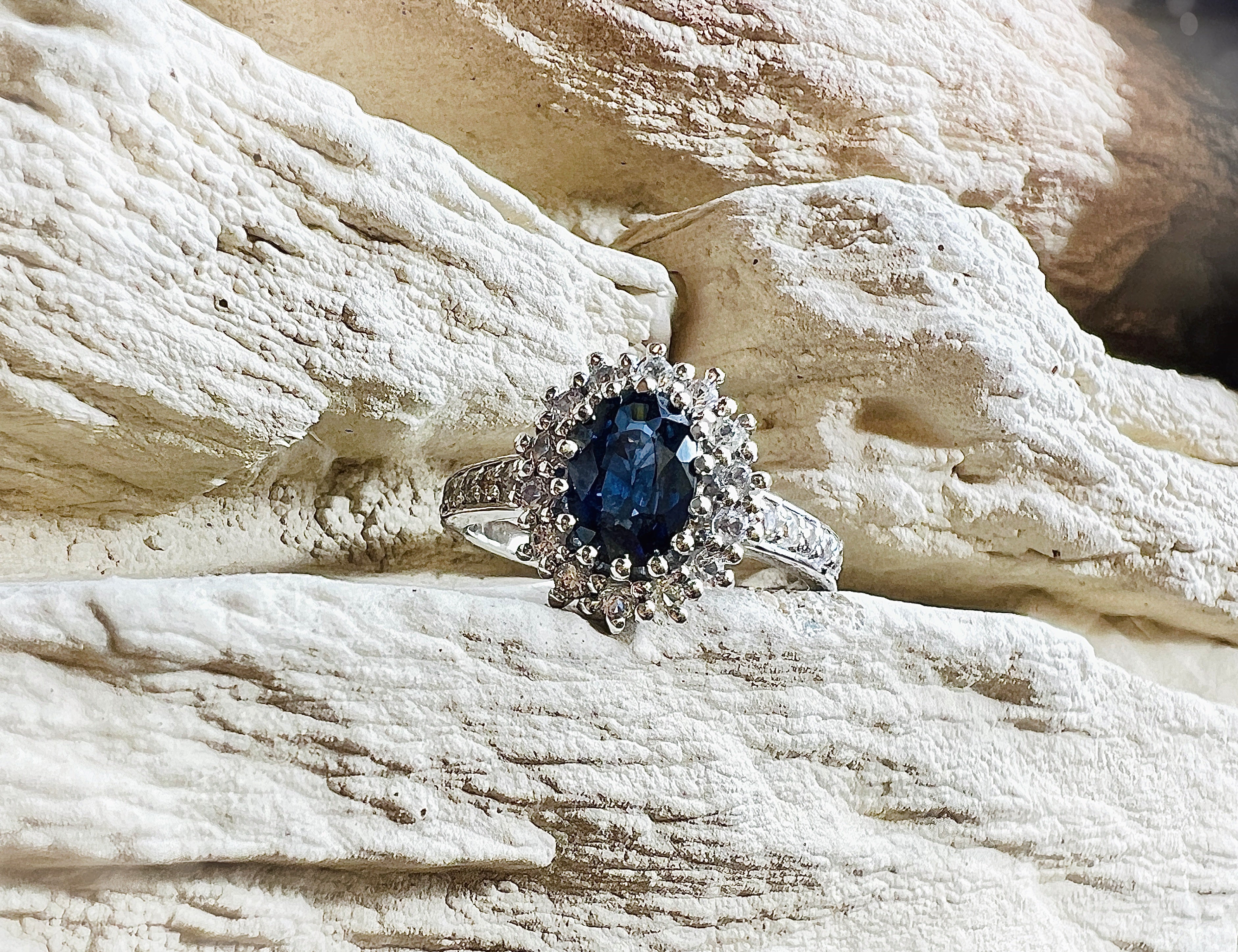 Luxus-Unikat Saphirring – 585er Weißgold - Lady-Diana-Stil