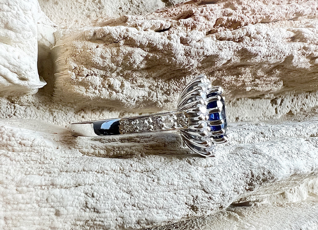 Luxus-Unikat Saphirring – 585er Weißgold - Lady-Diana-Stil