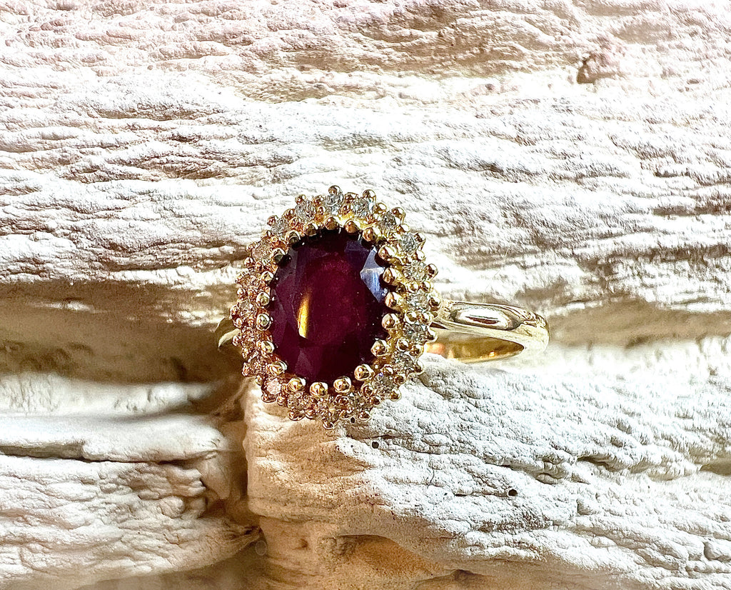 Luxus-Unikat Rubinring „Rubinfeuer“ – 585er Gelbgold mit Rubin & Diamanten