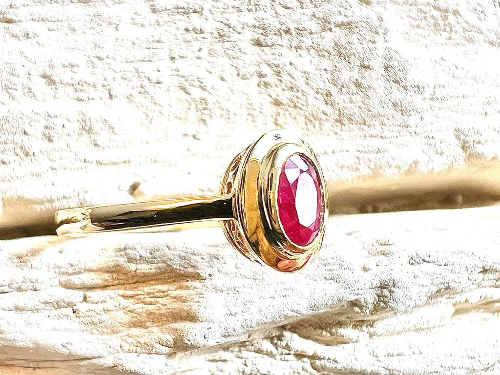 Luxus-Unikat Rubinring „Flower“ – 585er Gelbgold mit Rubin & Diamanten