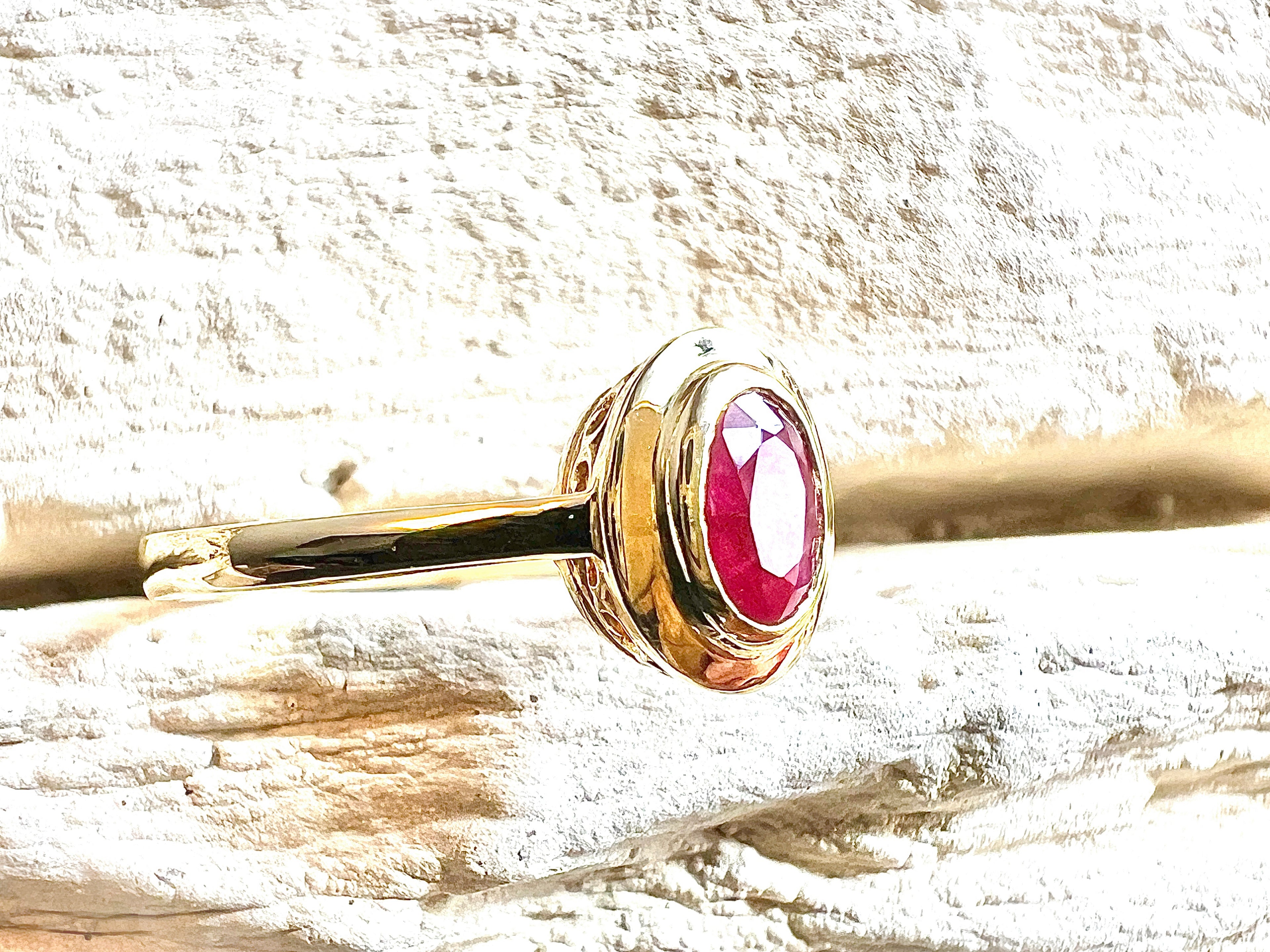 Luxus-Unikat Rubinring „Flower“ – 585er Gelbgold mit Rubin & Diamanten