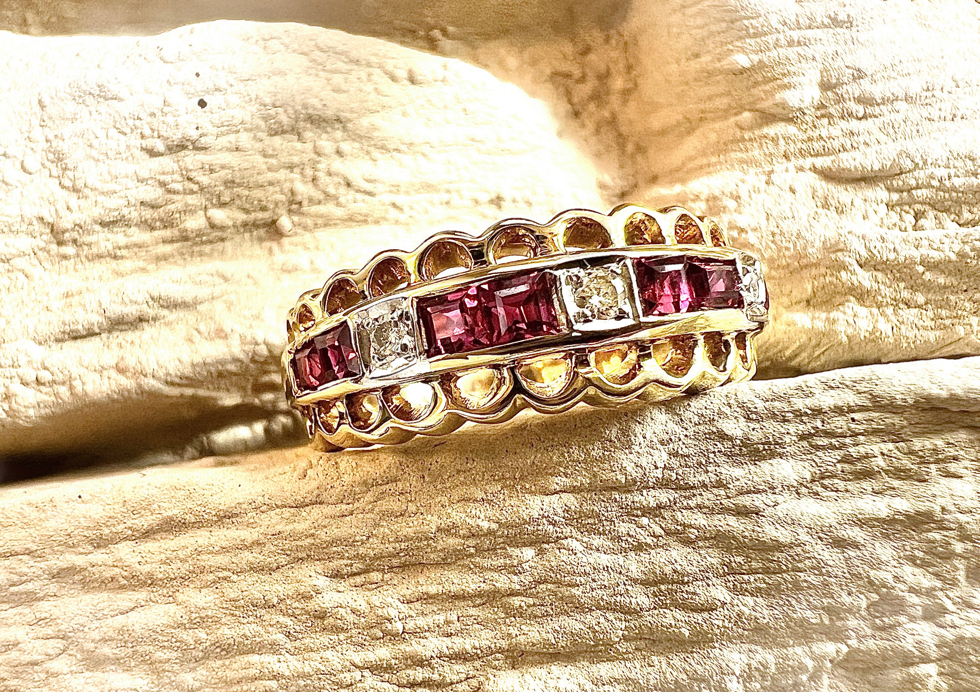 Luxus-Unikat Rubinring 585er Gelbgold mit Rubinen & Diamanten