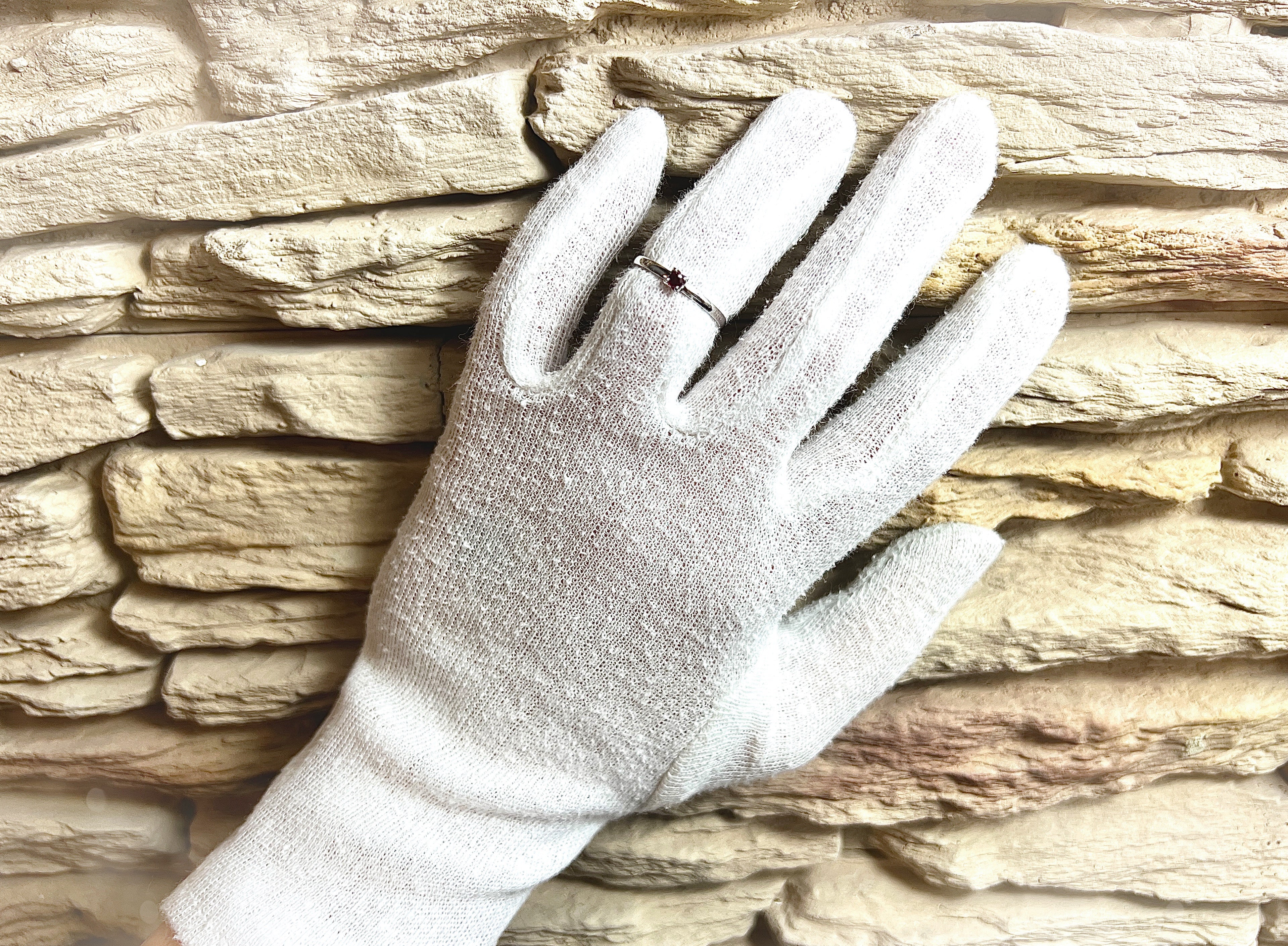 Luxus-Unikat Rubinring „Zarte Eleganz“ – 585er Weißgold mit Rubin