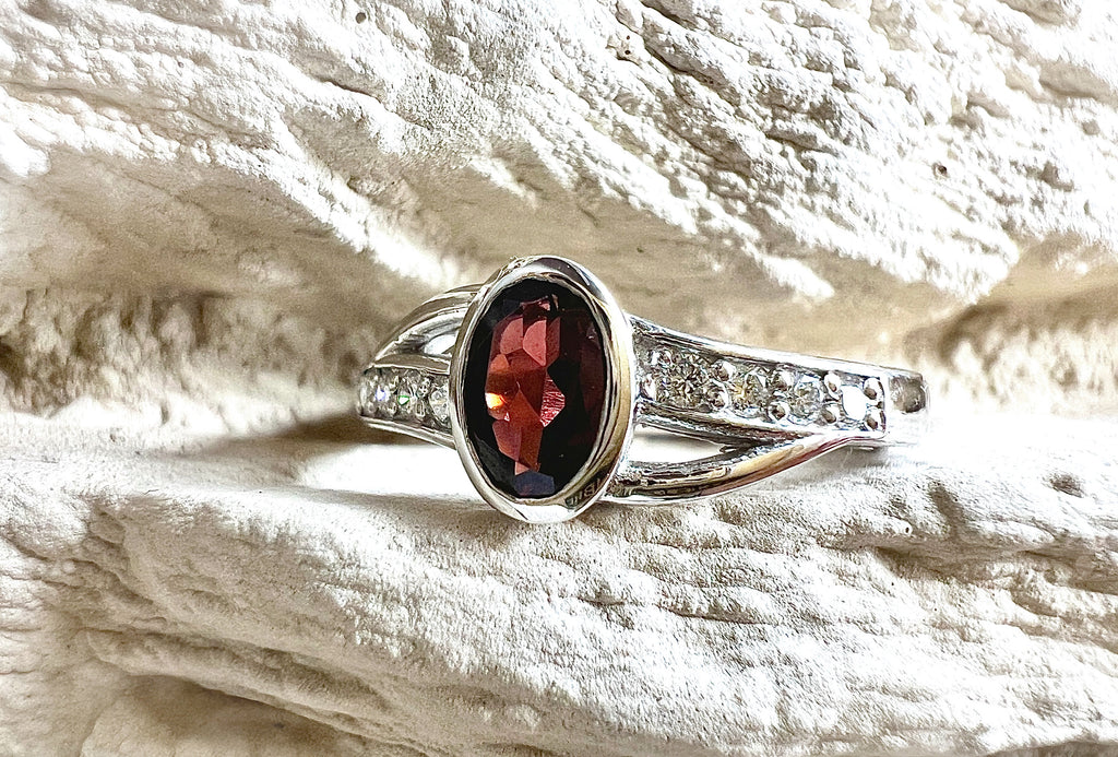 Luxus-Unikat Ring „Rotes Herz“ – Handgefertigt aus 585er Weißgold