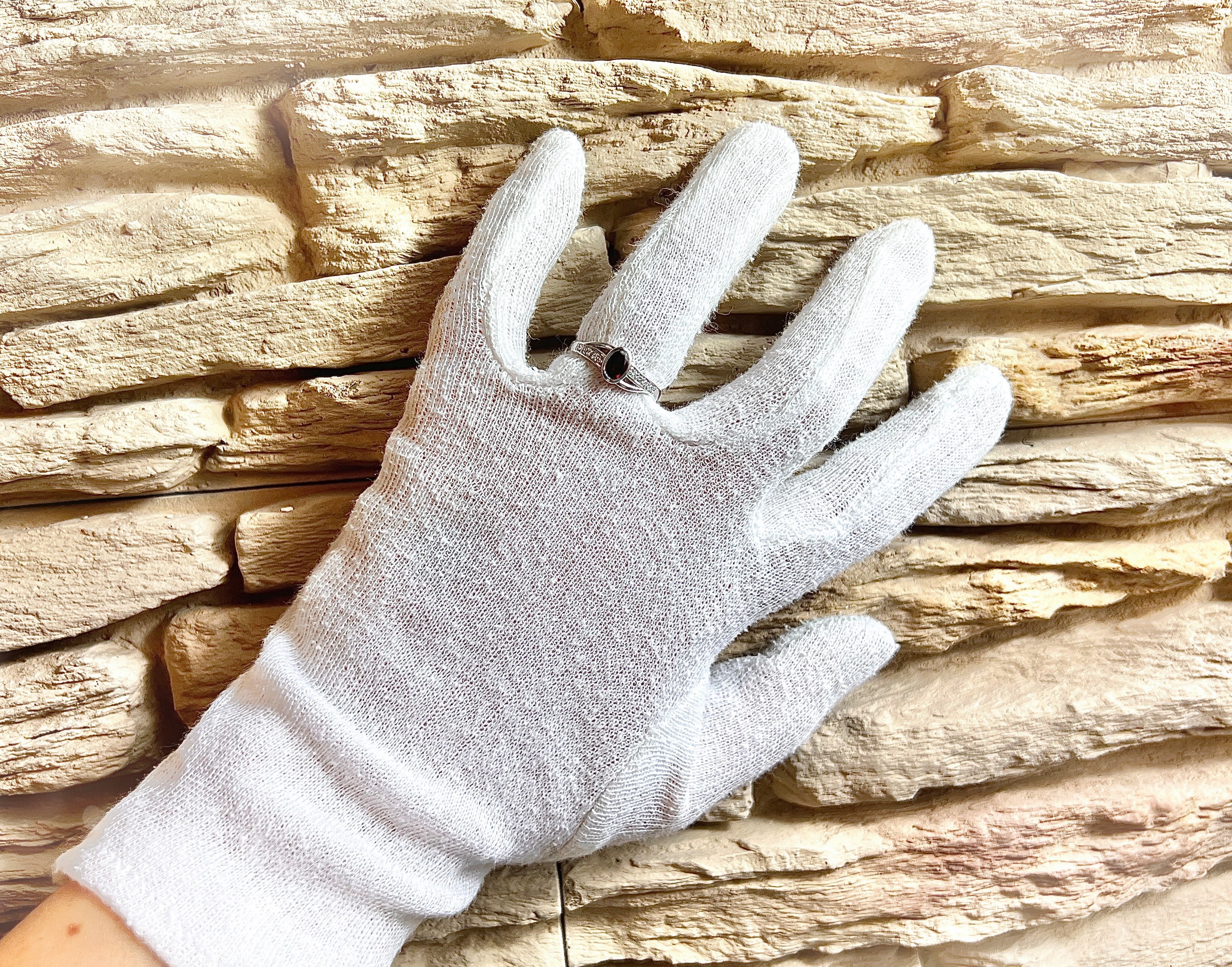 Luxus-Unikat Ring „Rotes Herz“ – Handgefertigt aus 585er Weißgold