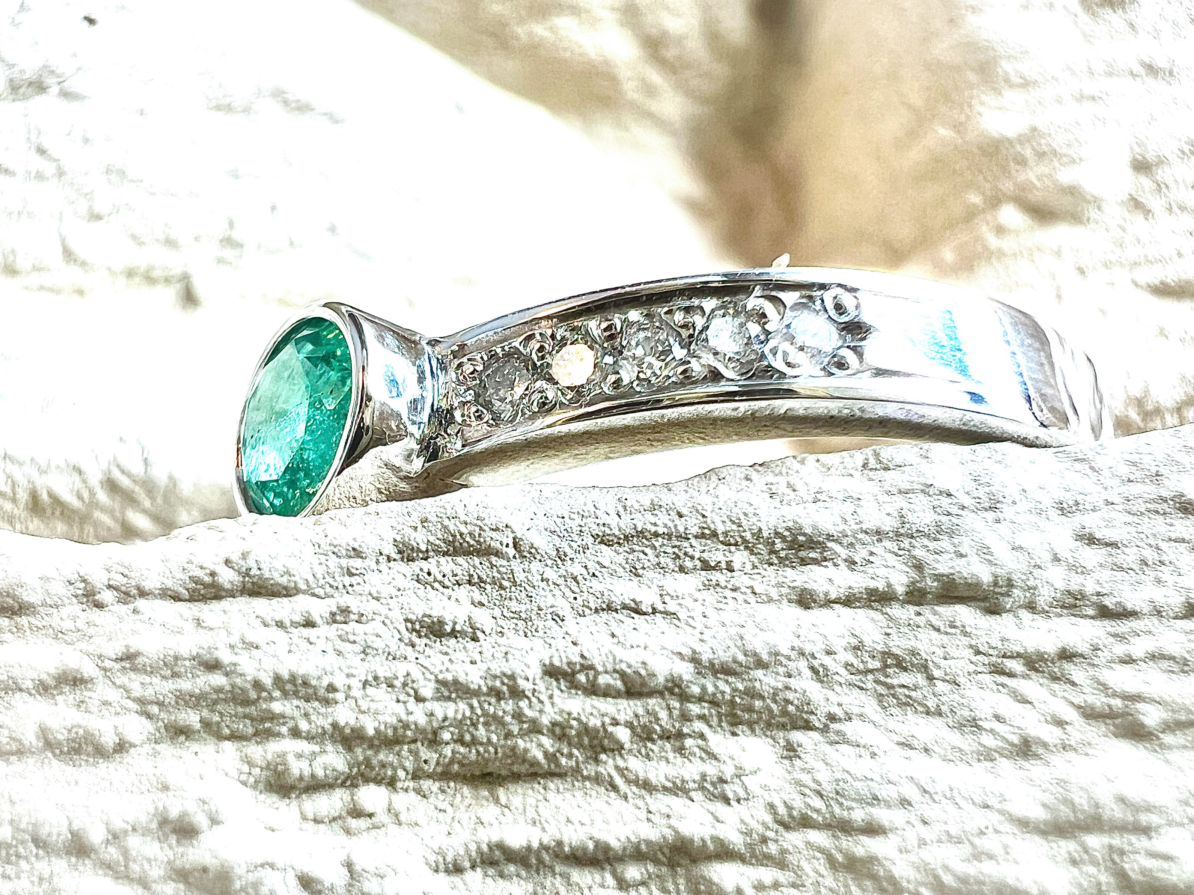 Luxus-Unikat Smaragdring / Verlobungsring „Emerald Glow“  – 585er Weißgold - Nr. 52 (12) - UNIKAT