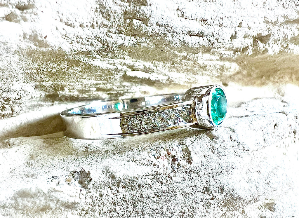 Luxus-Unikat Smaragdring / Verlobungsring „Emerald Glow“  – 585er Weißgold - Nr. 52 (12) - UNIKAT