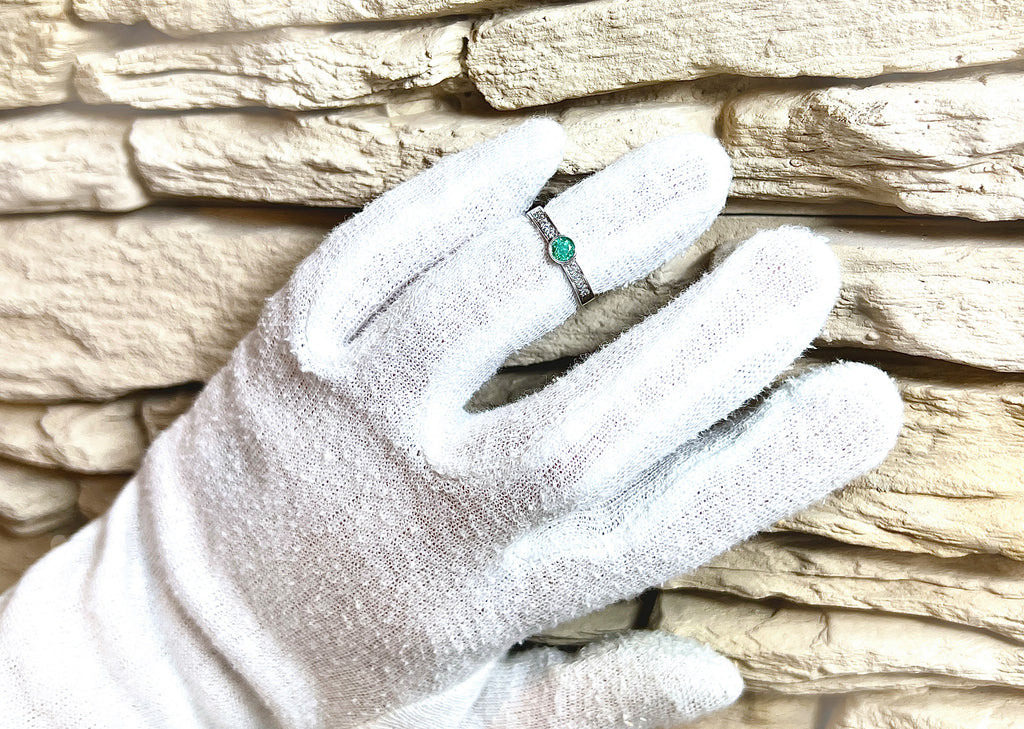 Luxus-Unikat Smaragdring / Verlobungsring „Emerald Glow“  – 585er Weißgold - Nr. 52 (12) - UNIKAT