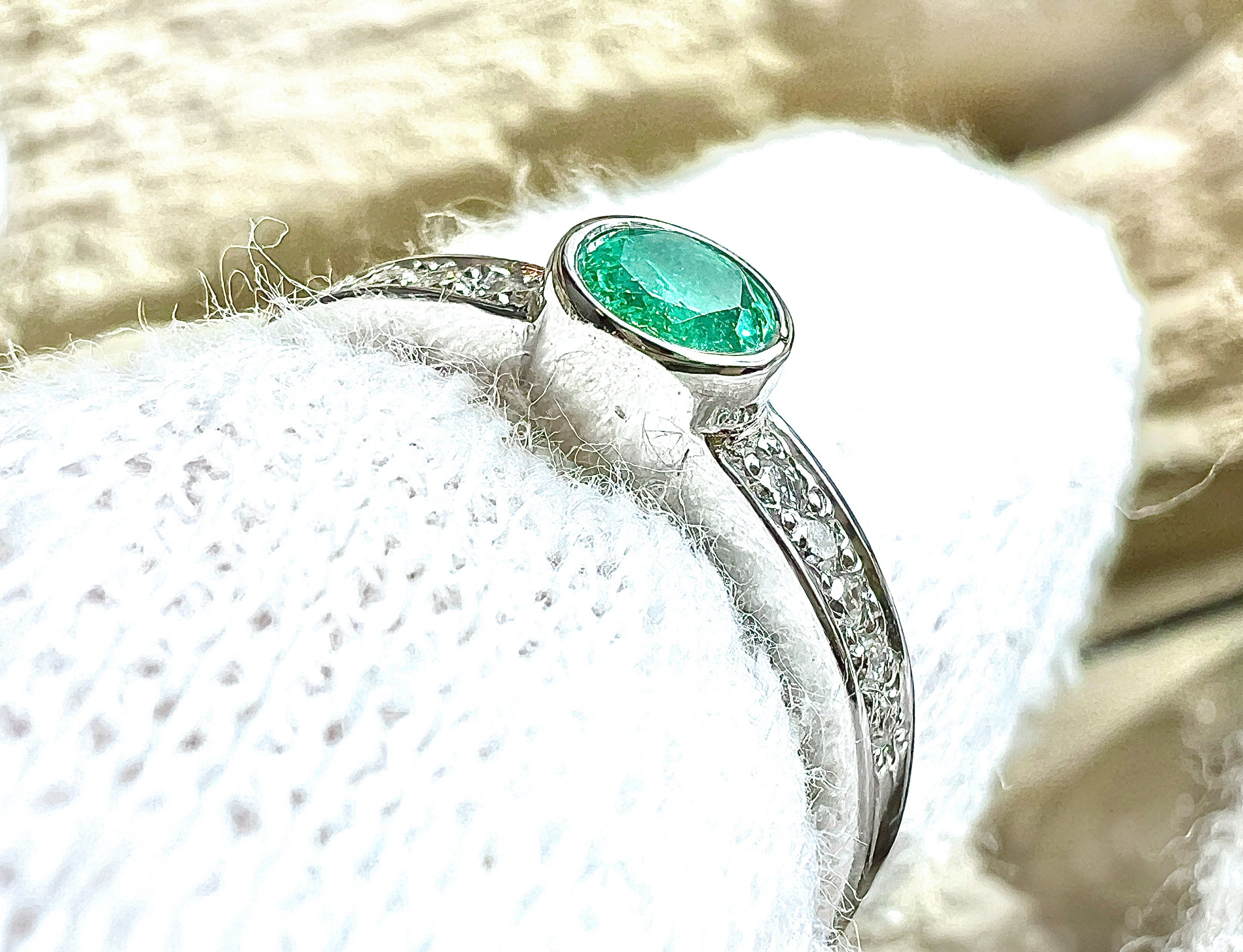 Luxus-Unikat Smaragdring / Verlobungsring „Emerald Glow“  – 585er Weißgold - Nr. 52 (12) - UNIKAT