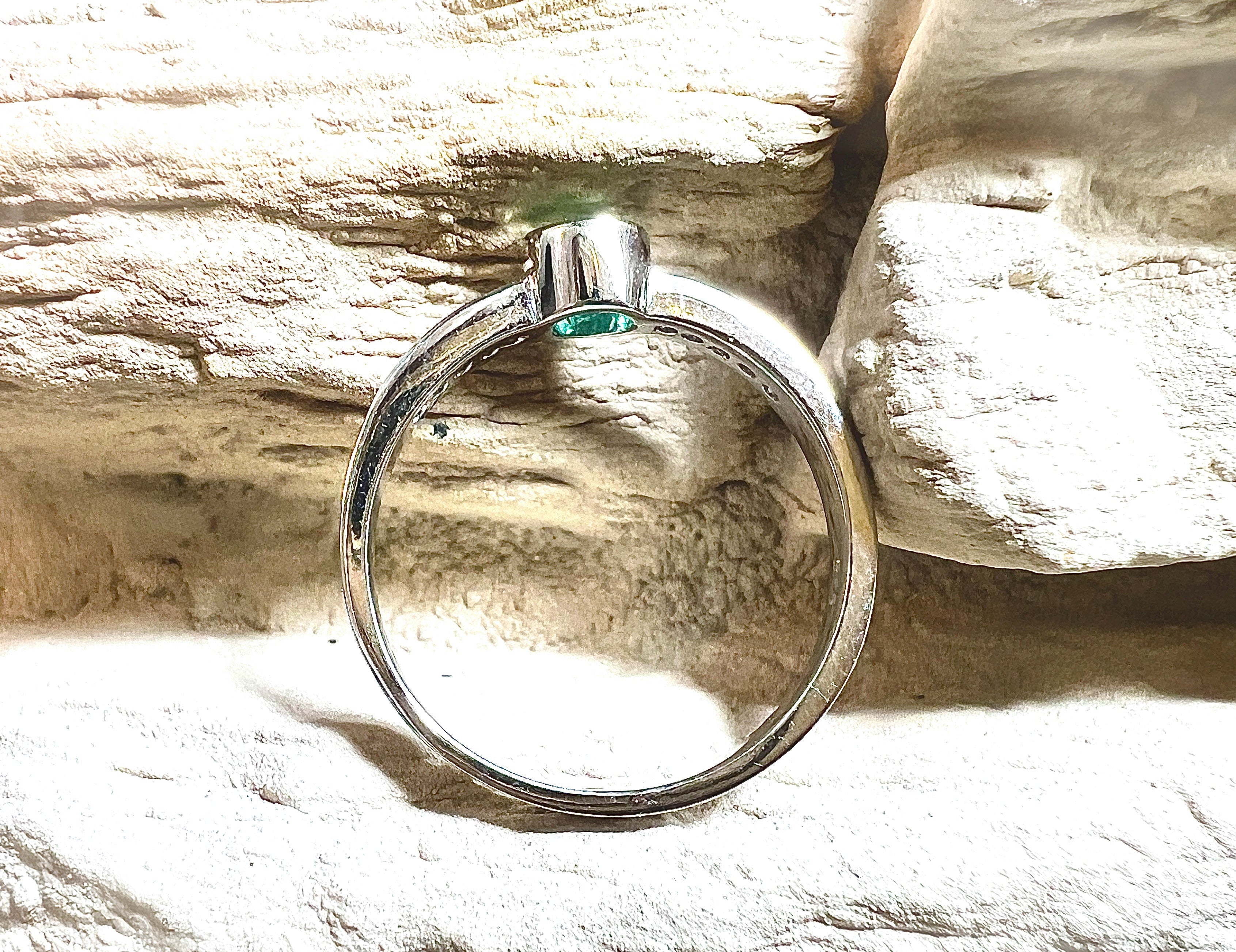 Luxus-Unikat Smaragdring / Verlobungsring „Emerald Glow“  – 585er Weißgold - Nr. 52 (12) - UNIKAT